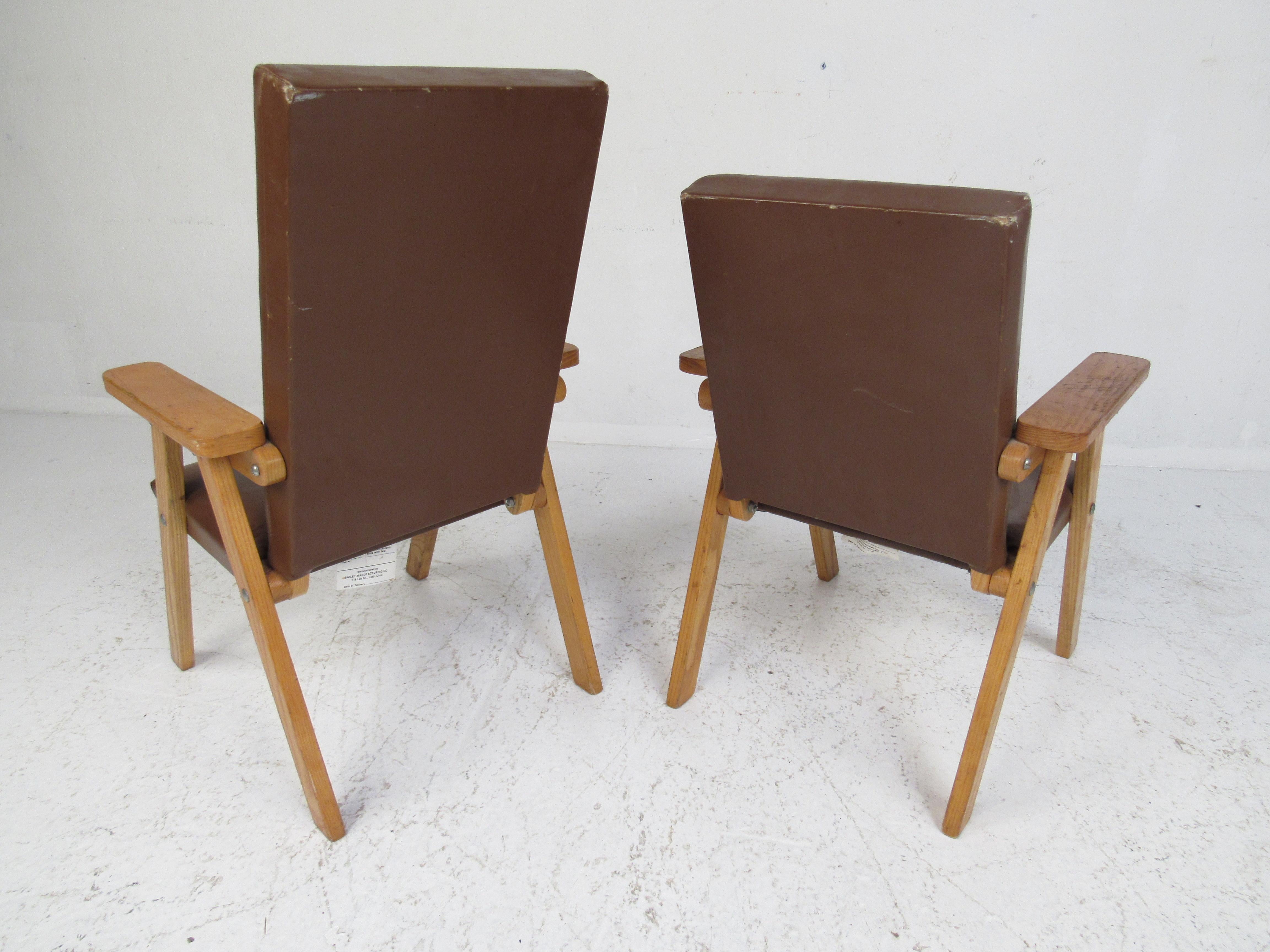 Mid-Century Modern Pair of Small Vintage Modern Lounge Chairs For Sale