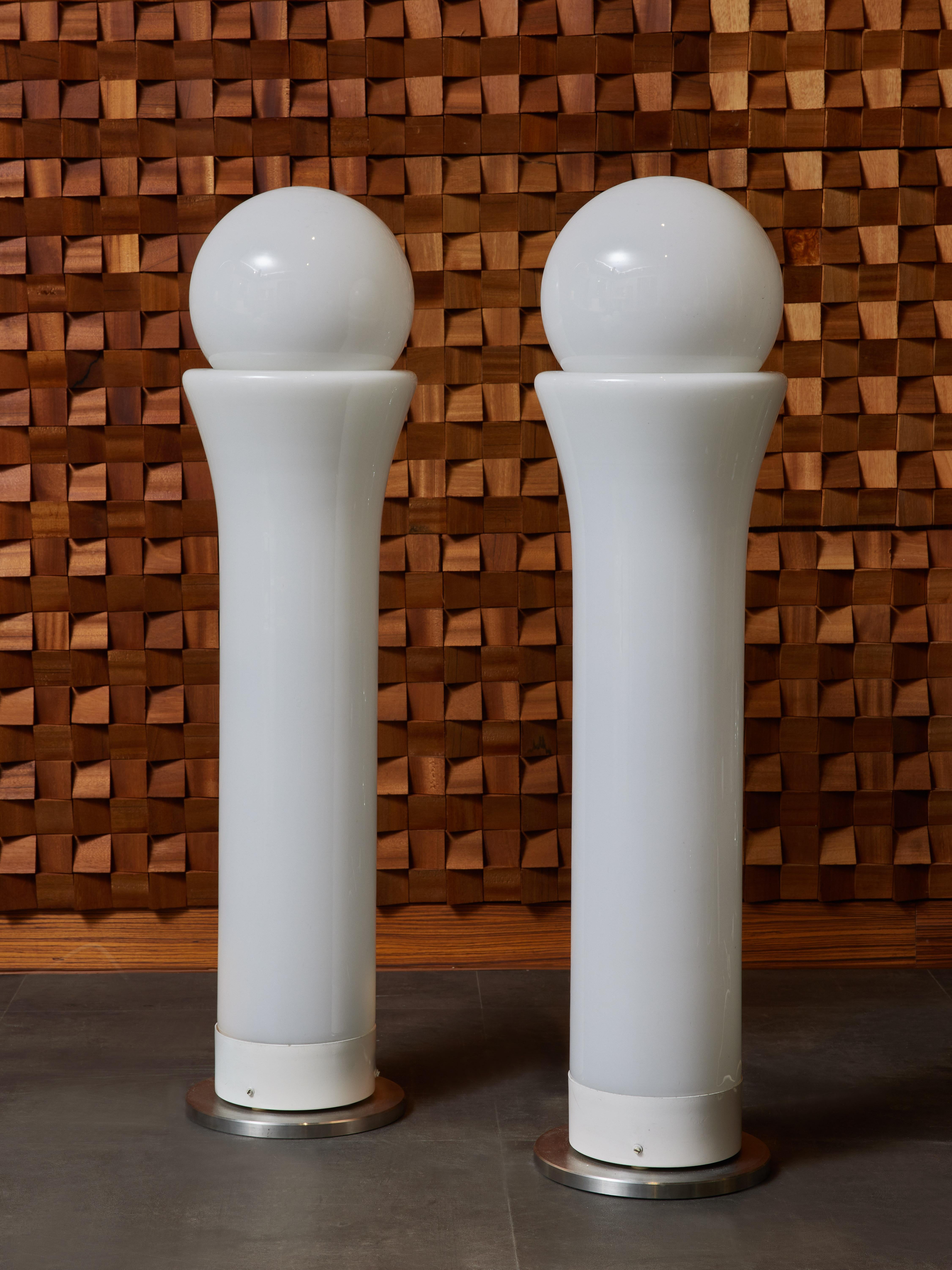 Mid-Century Modern Paire de petits lampadaires Vistosi en vente