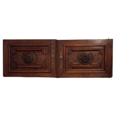 Paire de portes en noyer sculpté, vers 1890