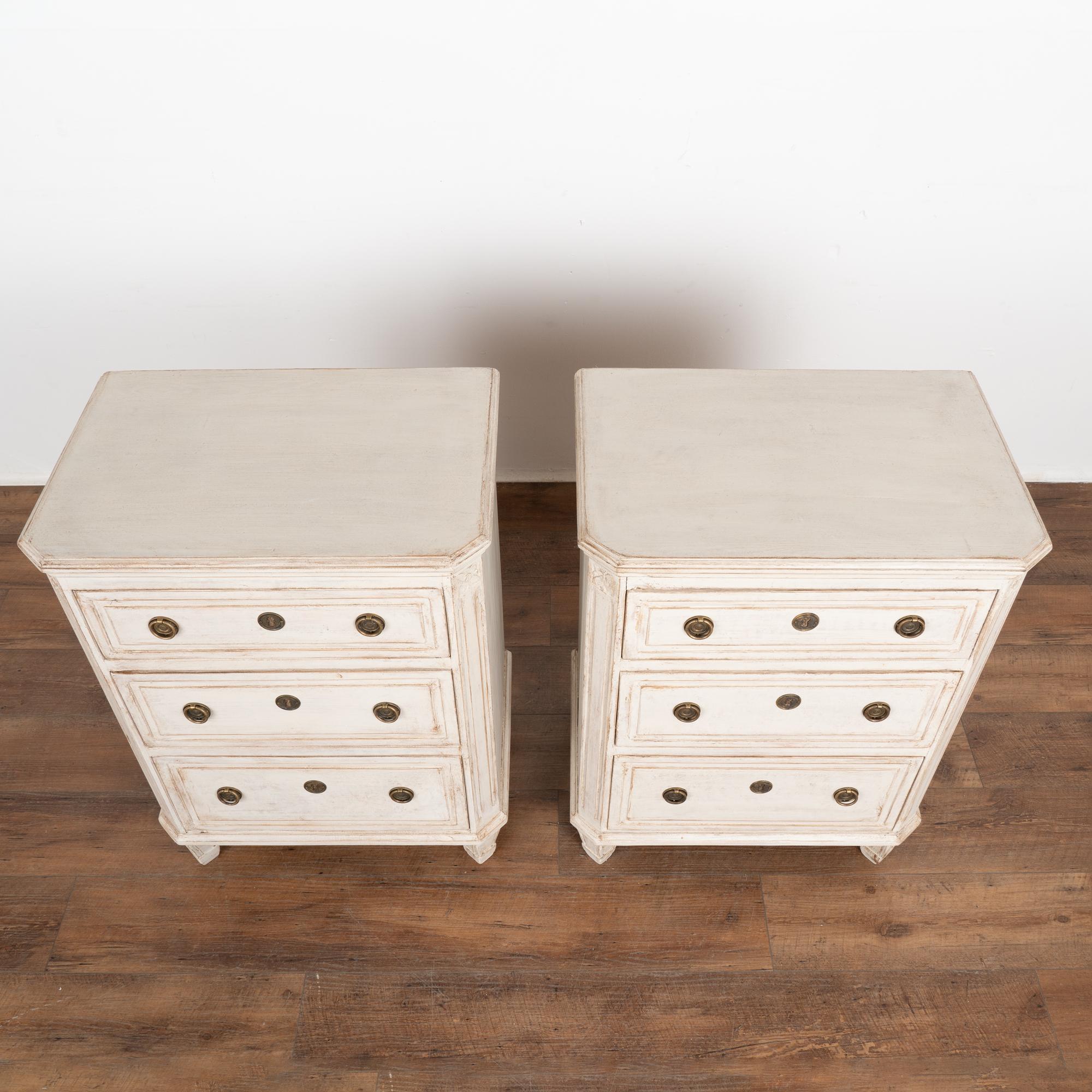 Pair of Small White Chest of Drawers, Nightstands, Sweden circa 1860-80 In Good Condition In Round Top, TX