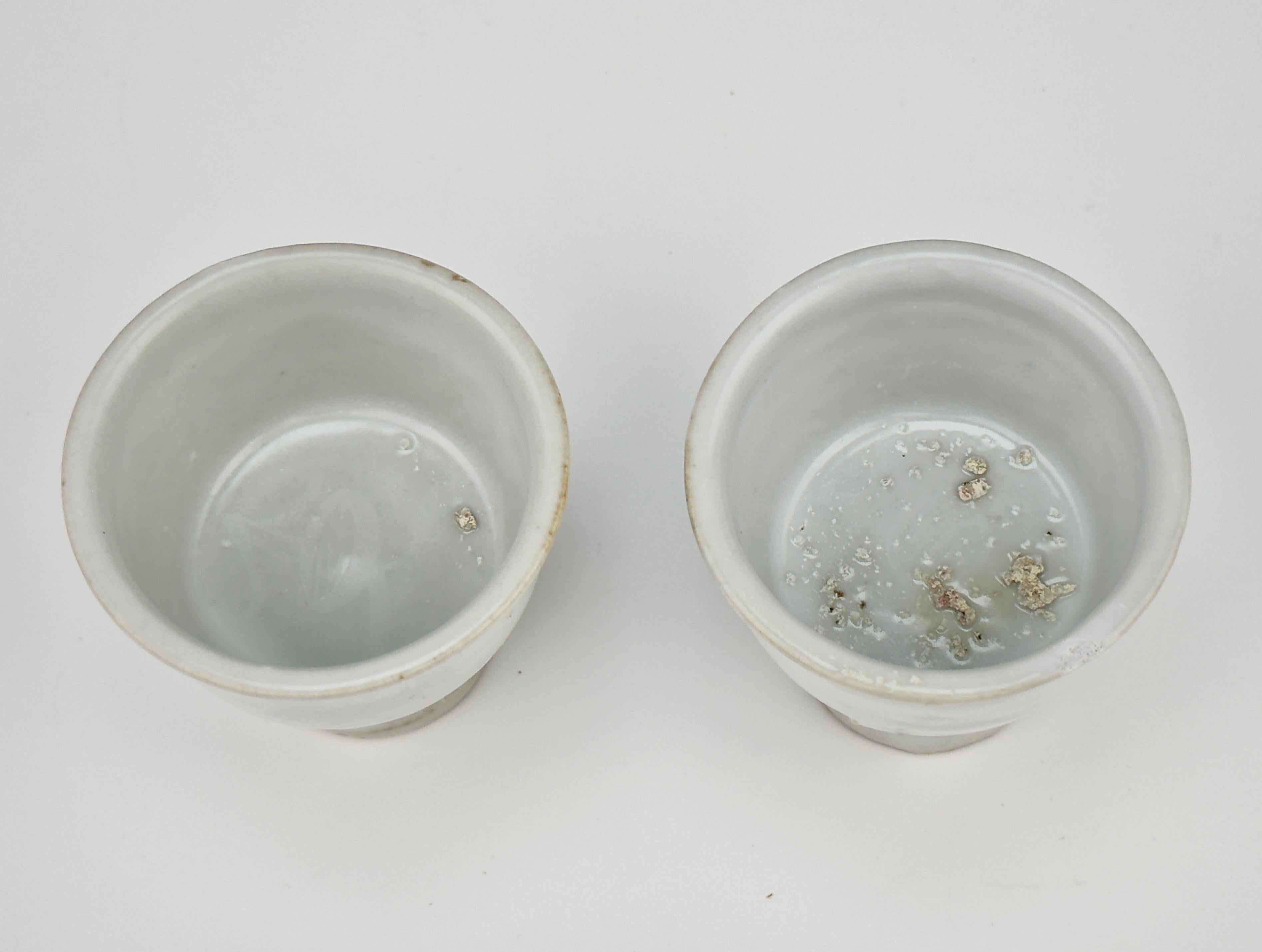 Paar kleine weiße Porzellanschalen aus der späten Ming-Ära(16-17. Jahrhundert) (18. Jahrhundert und früher) im Angebot