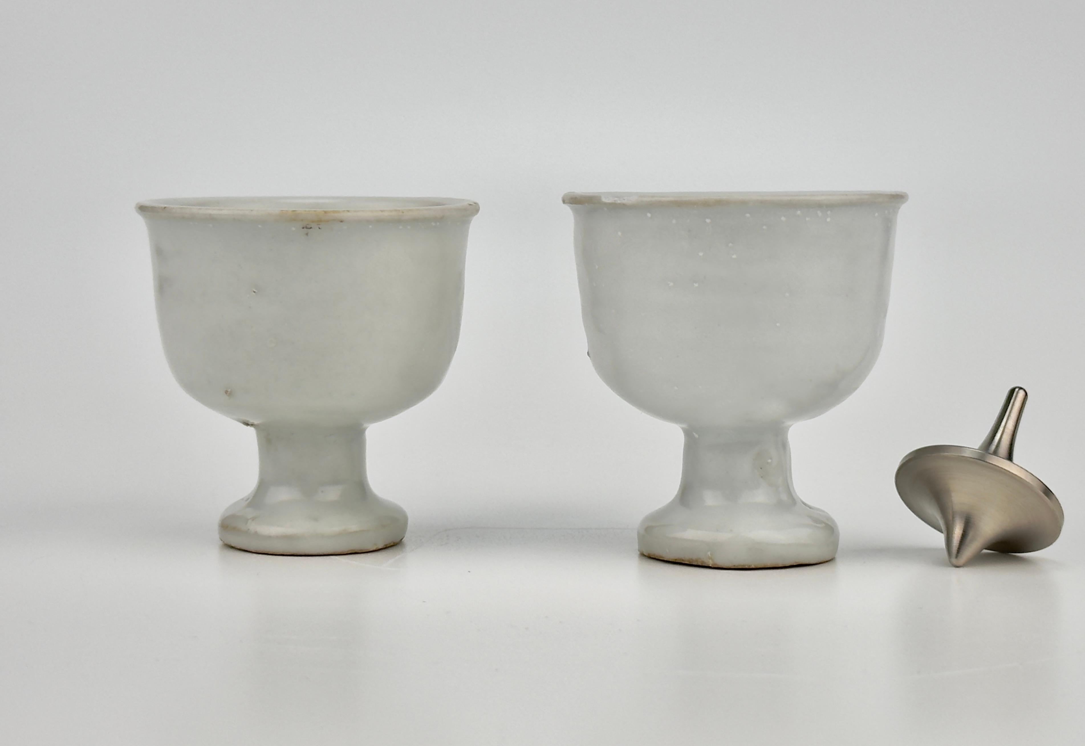 Paar kleine weiße Porzellanschalen aus der späten Ming-Ära(16-17. Jahrhundert) im Angebot 2