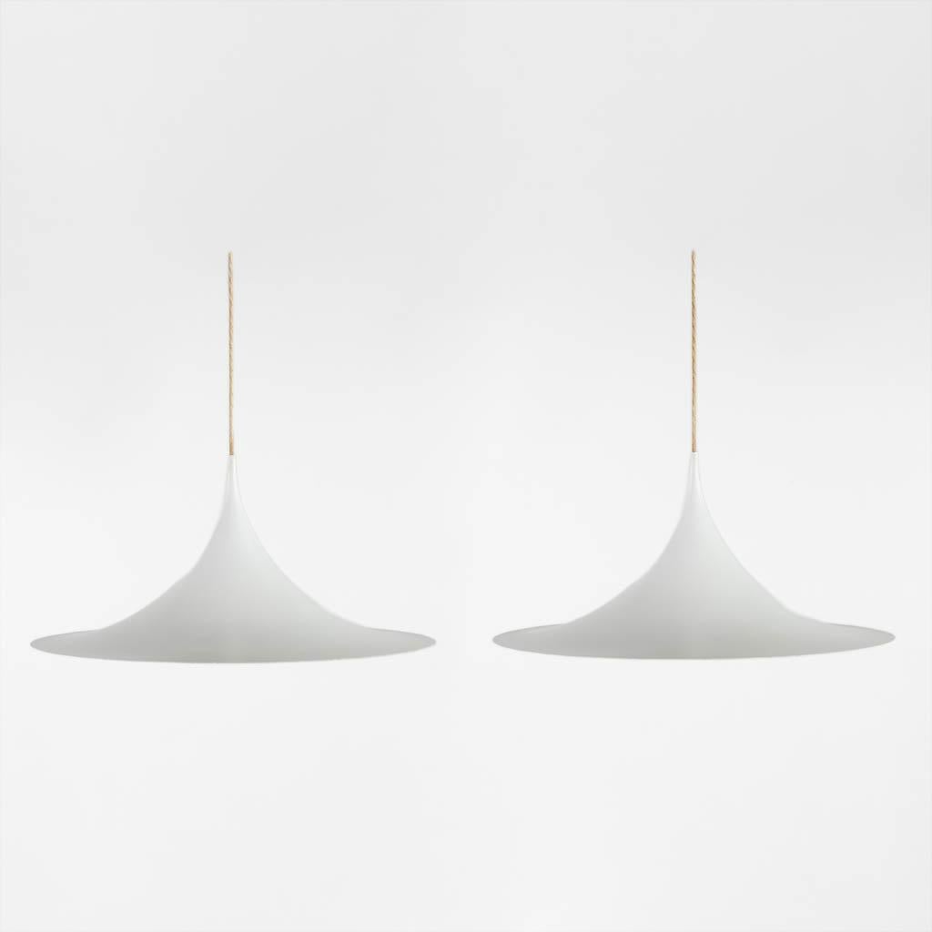 Pair of Danish modern Ceiling lamp Semi by Bonderup & Thorup for Fog & Mørup, 1960s
Chandelier mod. Semi has his characteristic lightness of the shape of the lampshade, with a round base in white enamelled metal.
Produced by for Fog & Mørup in