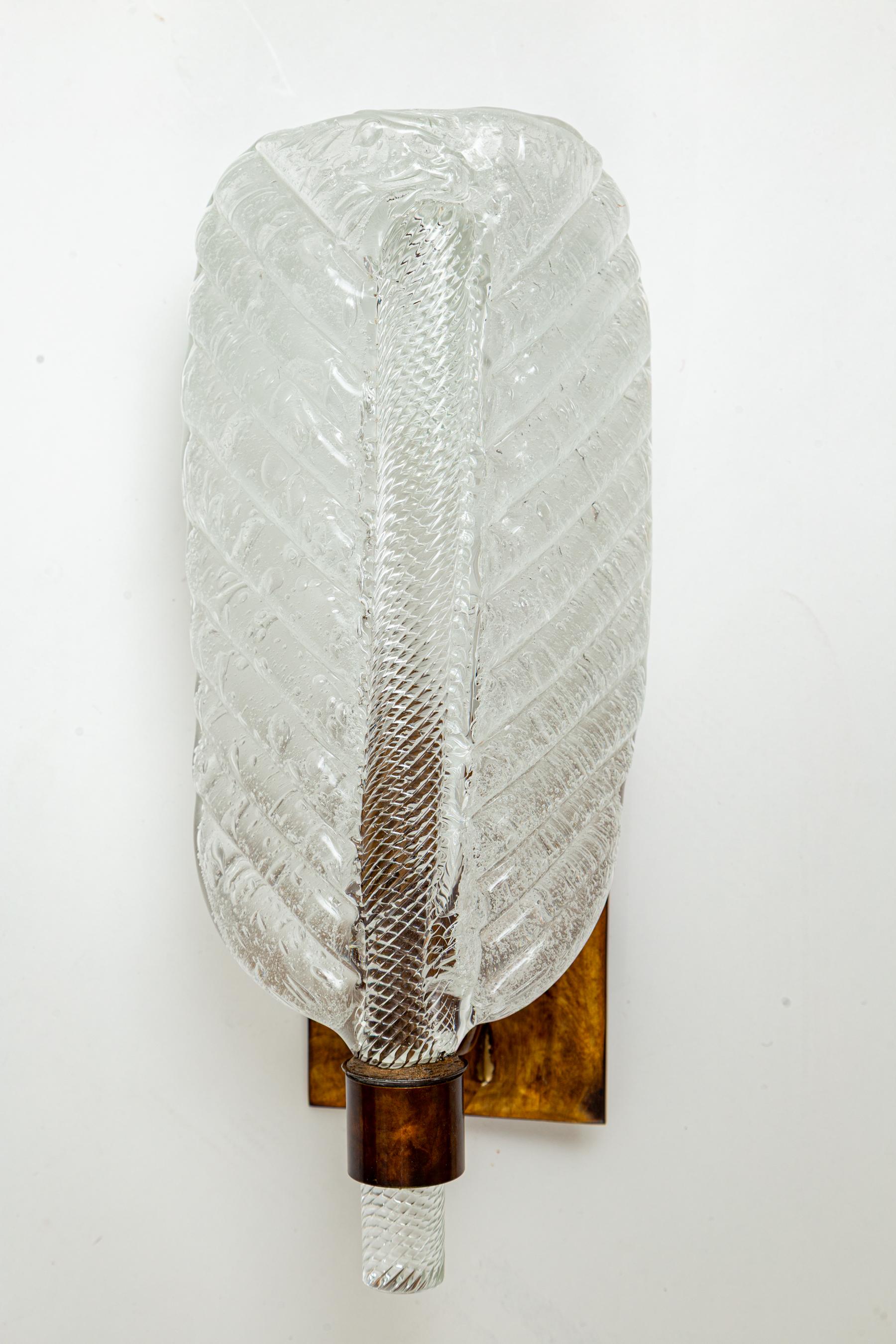 Mid-Century moderno Coppia di piccole luci da parete in foglia soffiata di Murano, certificate UL in vendita