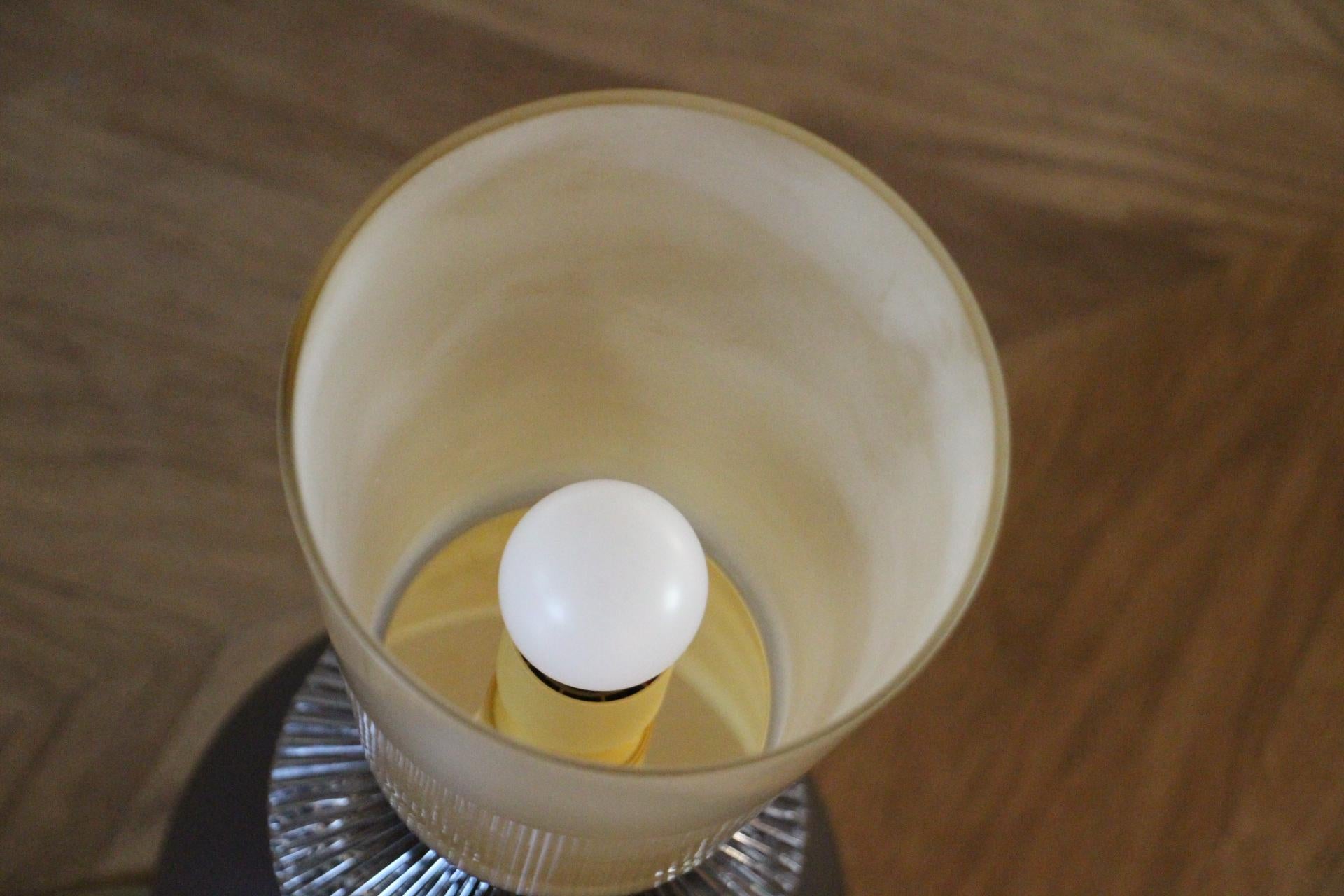 Paar rauchbraune und beige Murano Glas Tischlampen (Italienisch) im Angebot