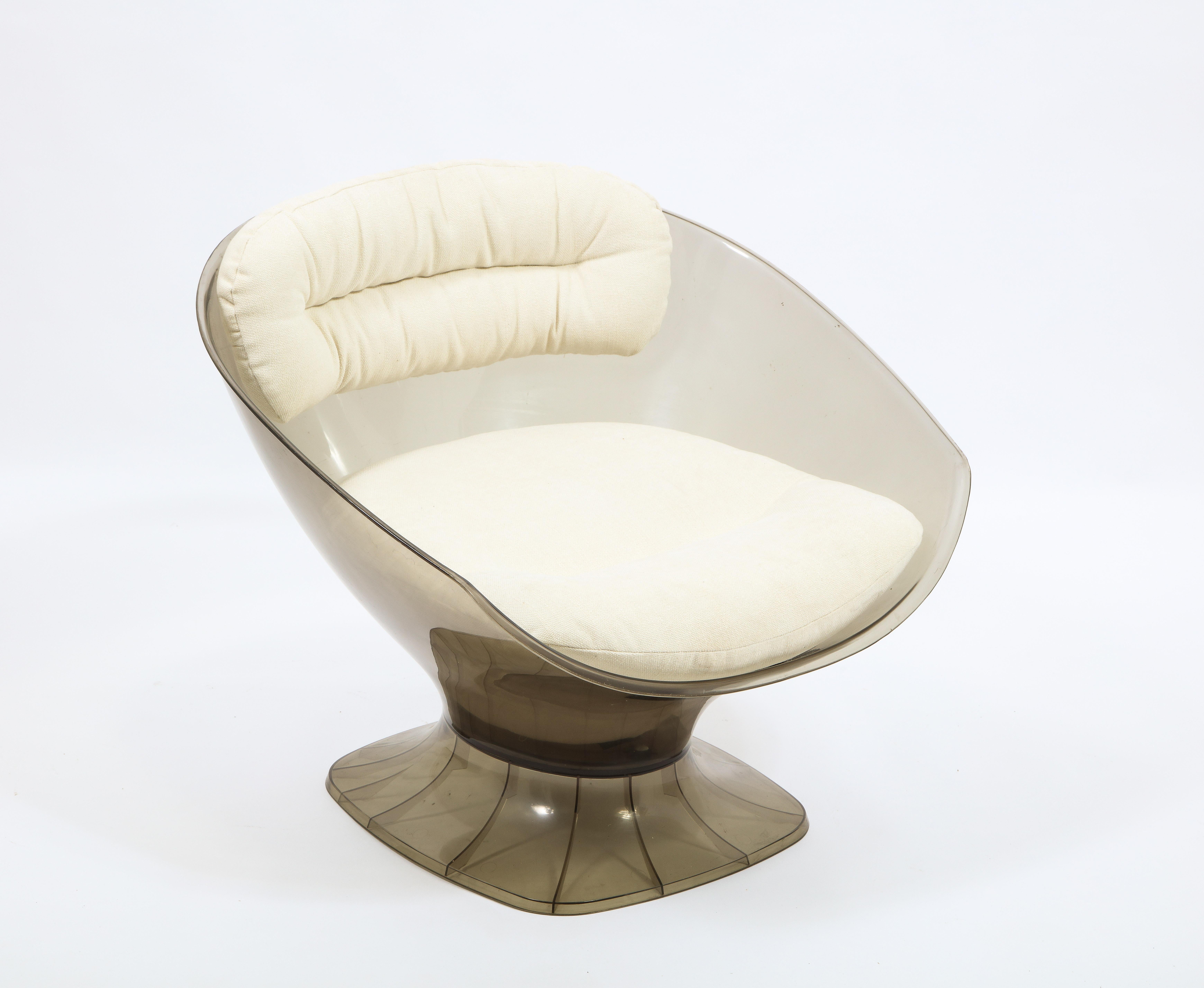 Raphaël Décorateur Pair of Smoked Acrylic Lounge Chairs, France 1960's For Sale 4