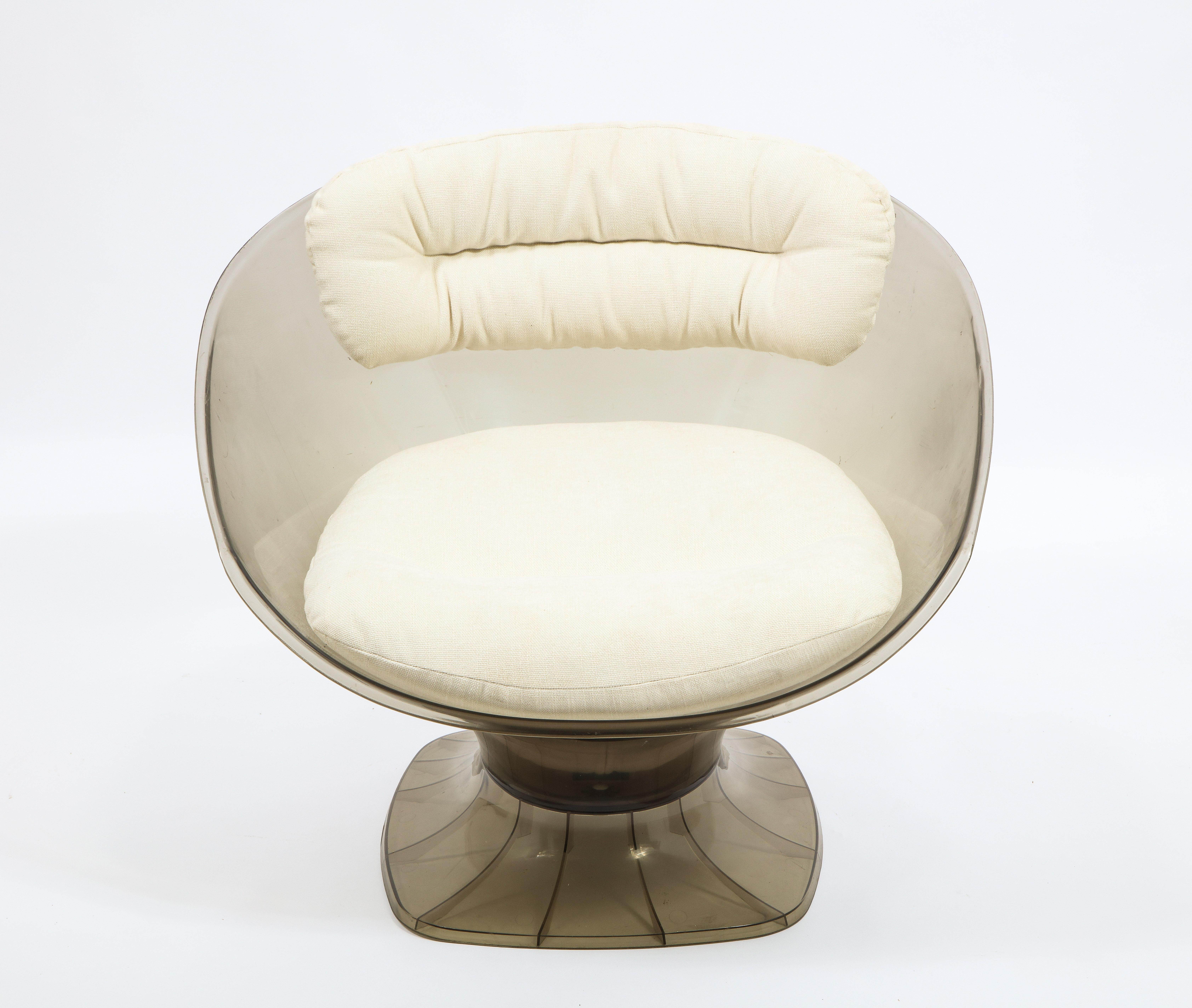 Raphaël Décorateur Pair of Smoked Acrylic Lounge Chairs, France 1960's For Sale 5