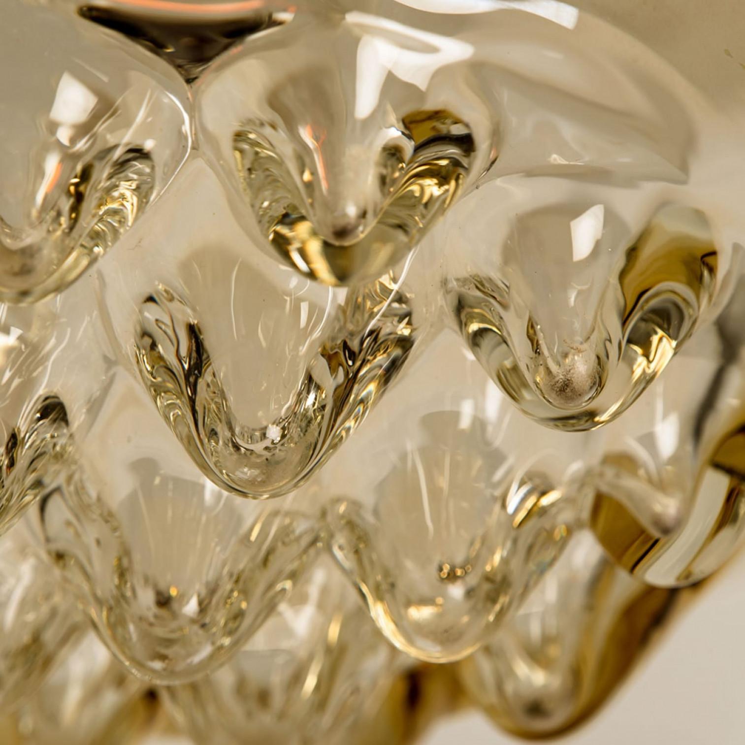 Paire de lampes suspendues en verre brun fumé et laiton par Peill & Putzler, années 1960 en vente 4