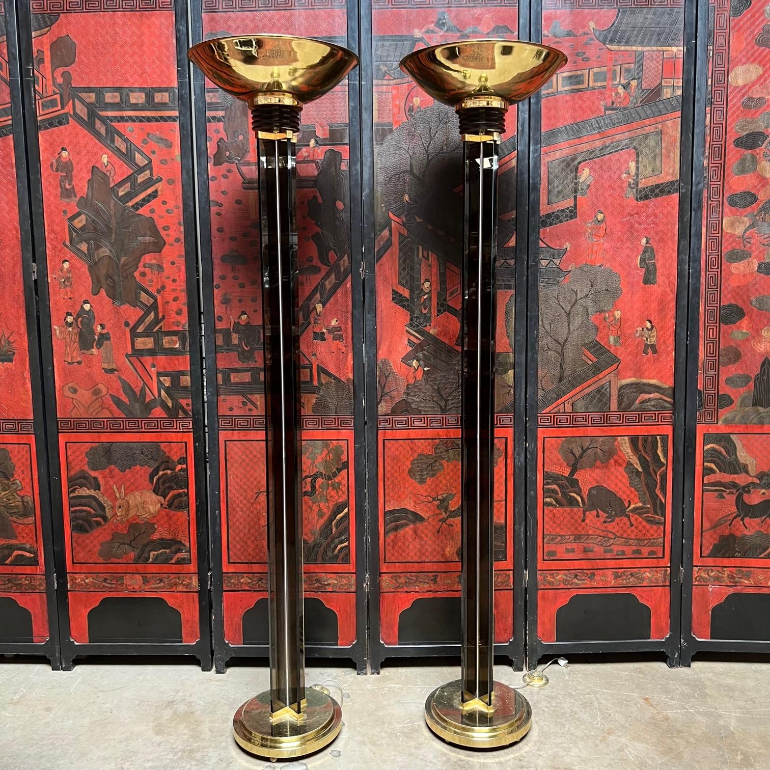 Coppia di lampade da terra in vetro fumé e ottone in stile Art Déco in vendita 3