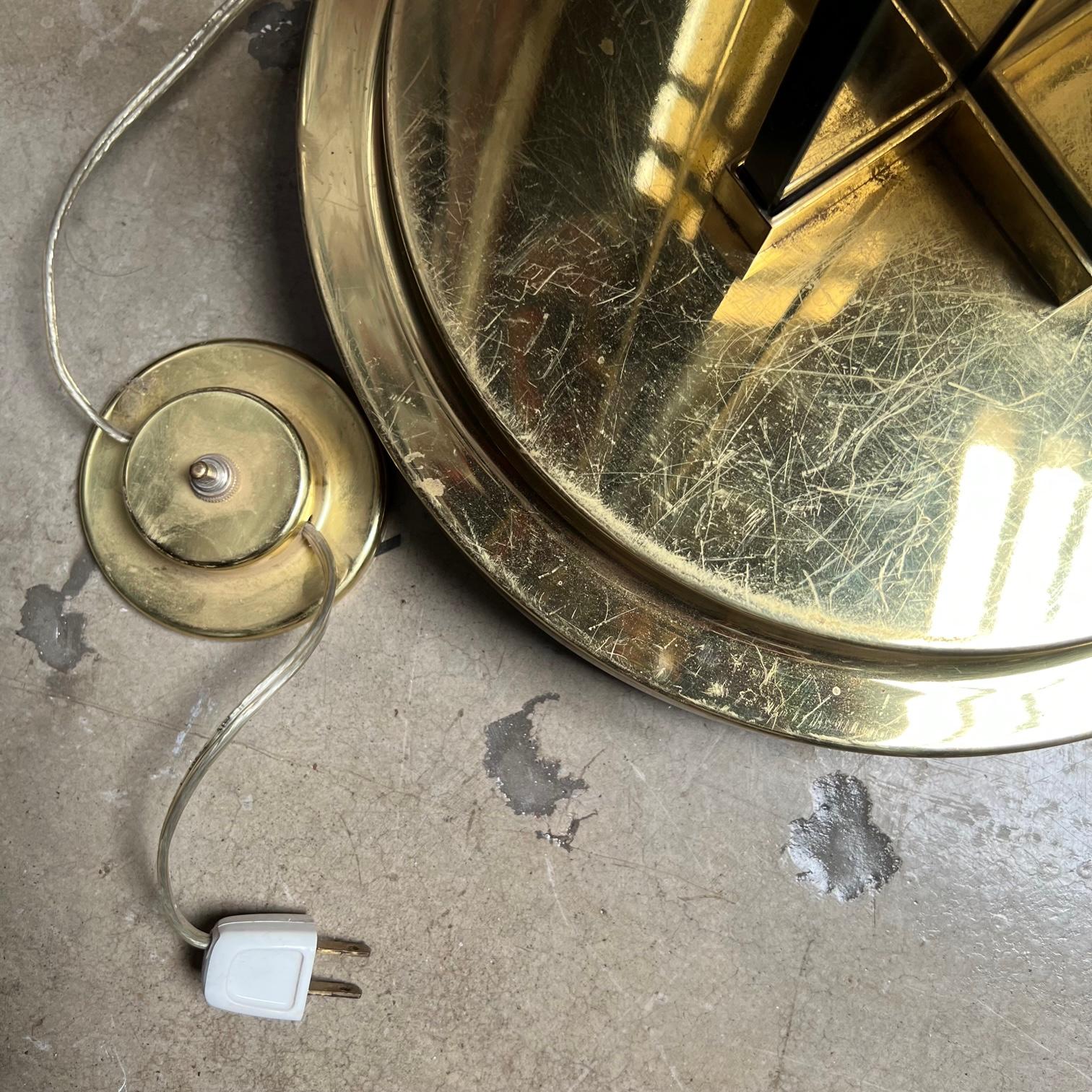 Coppia di lampade da terra in vetro fumé e ottone in stile Art Déco in vendita 2
