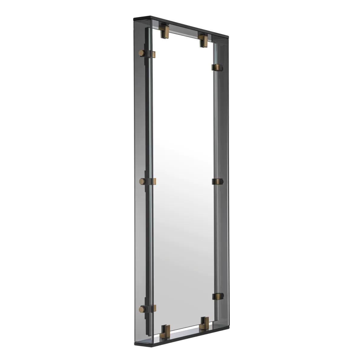 Ein Paar Rauchglasspiegel mit antiker Messingoberfläche. (Moderne) im Angebot