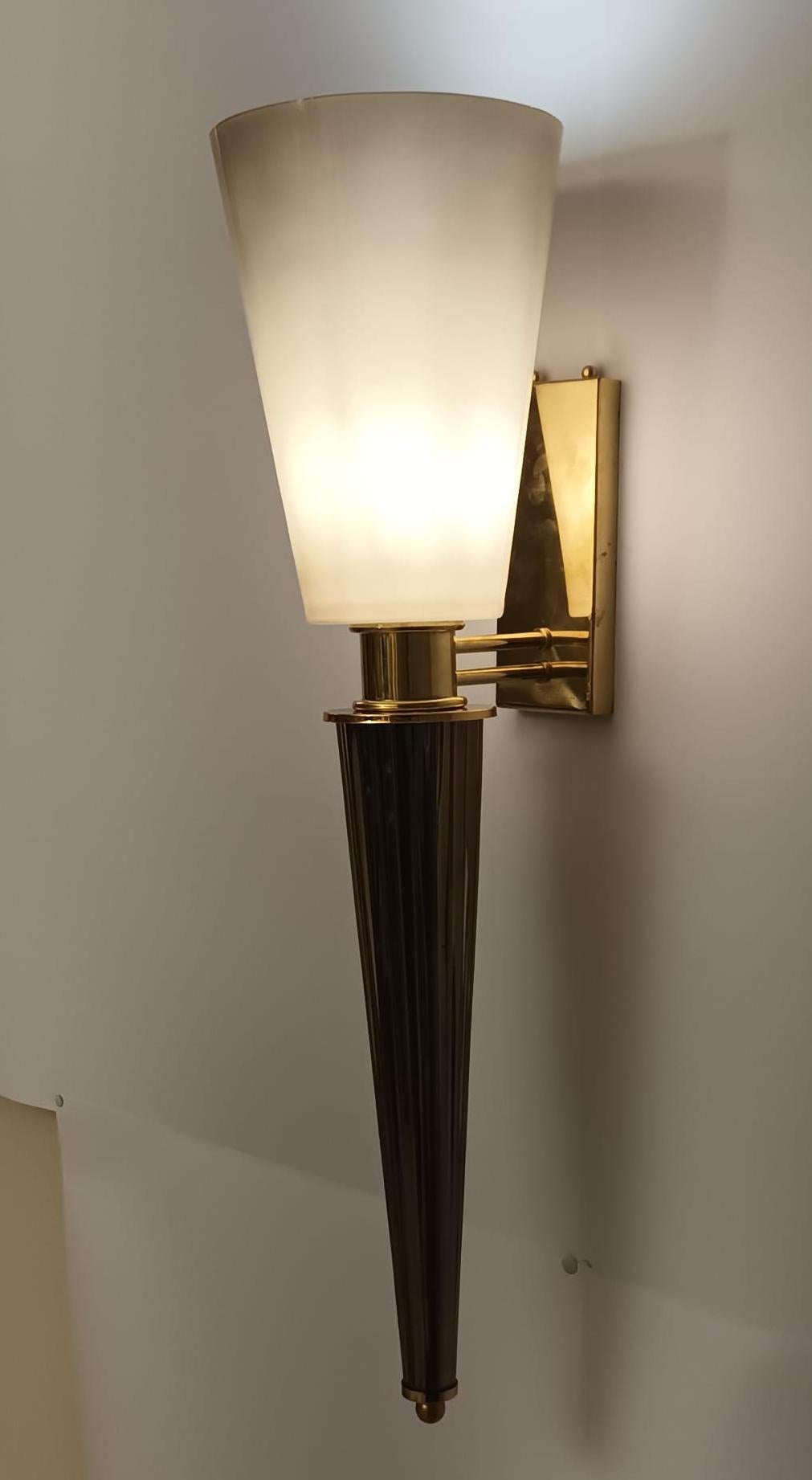 XXIe siècle et contemporain Paire d'appliques torchères brun fumé en vente