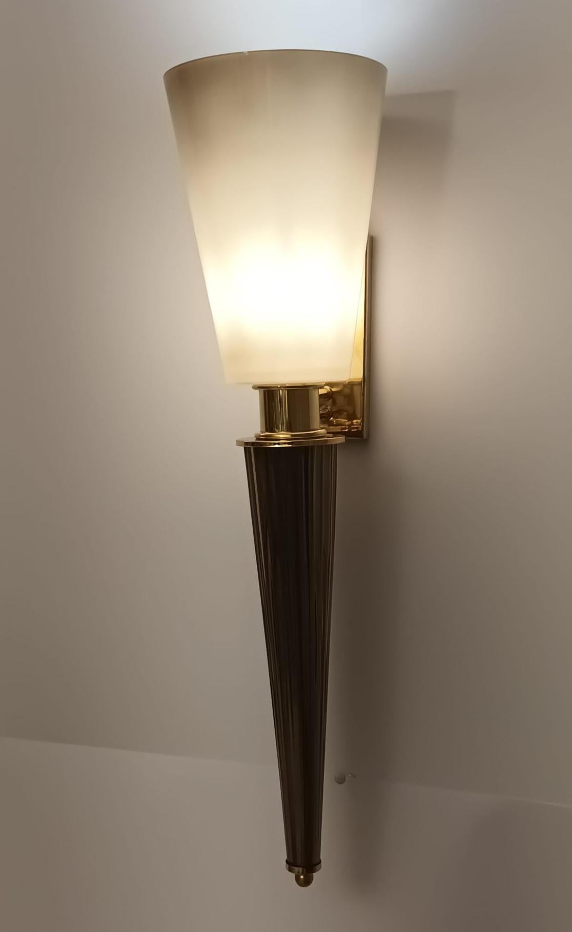 Paire d'appliques torchères brun fumé en vente 1