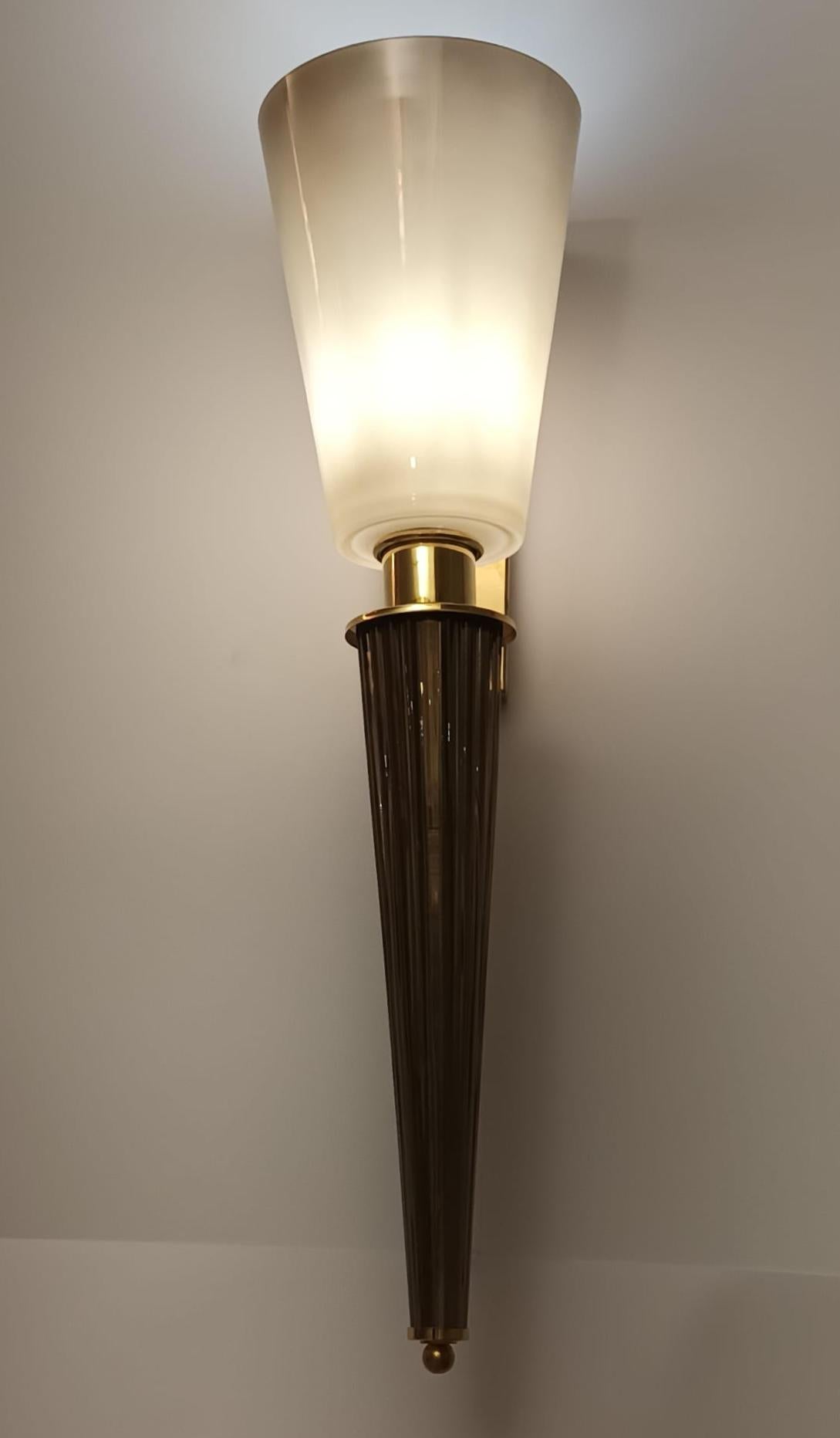 Paire d'appliques torchères brun fumé en vente 2