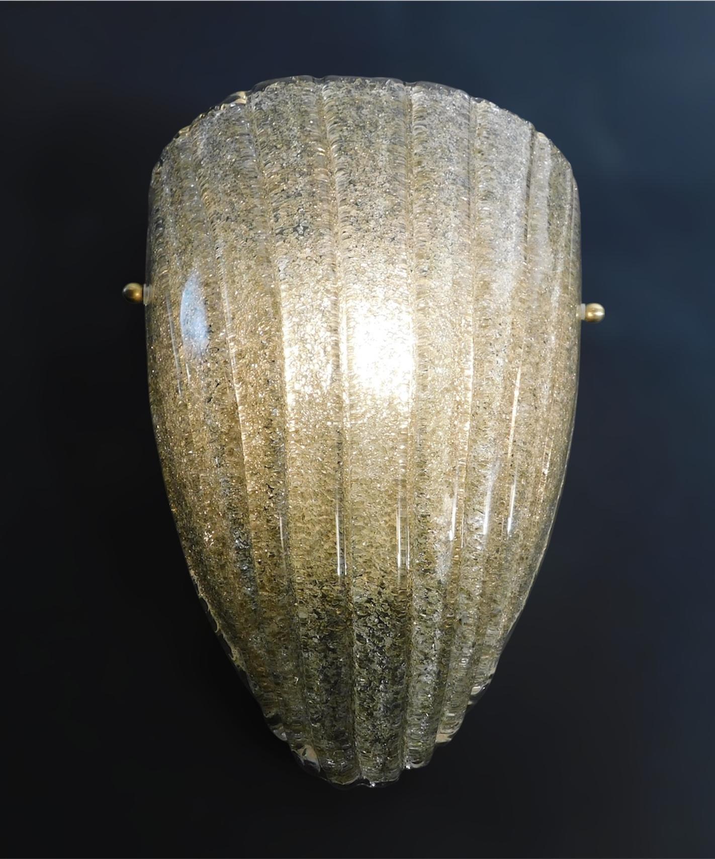 XX secolo Coppia di lampade a scudo Graniglia fumé, 2 coppie disponibili in vendita
