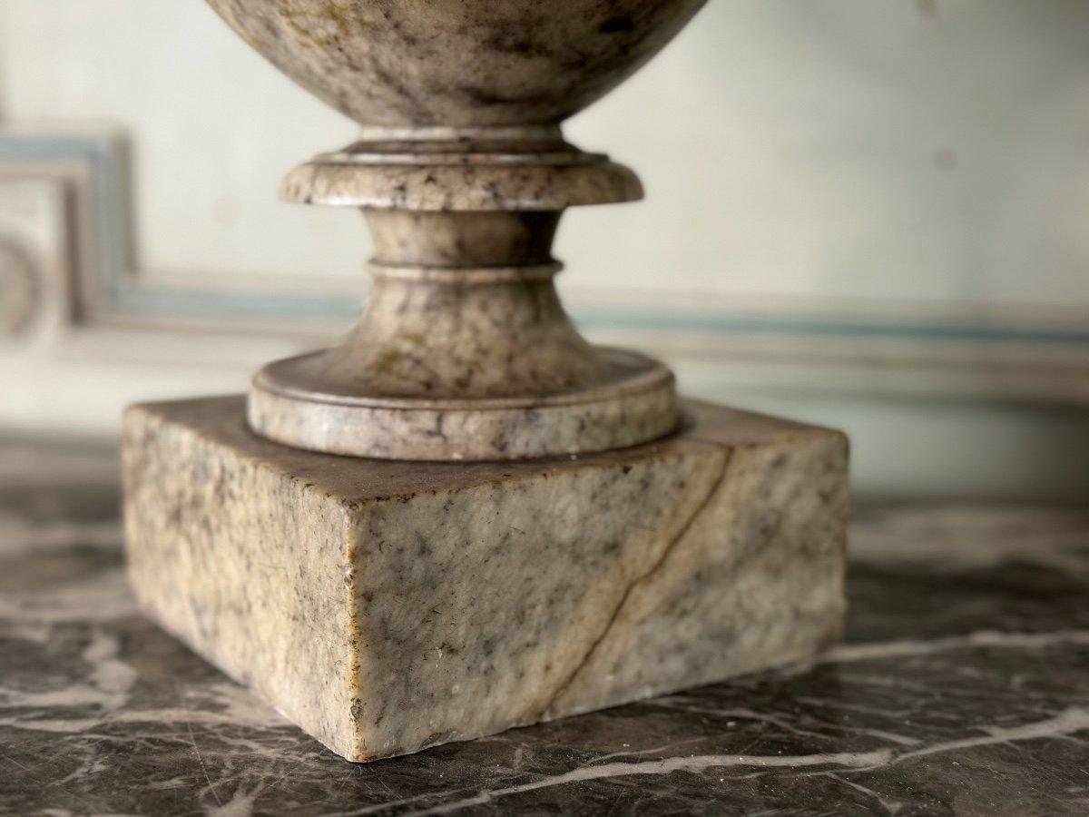 Albâtre Paire d'urnes serpentines en albâtre, Italie, 19ème siècle