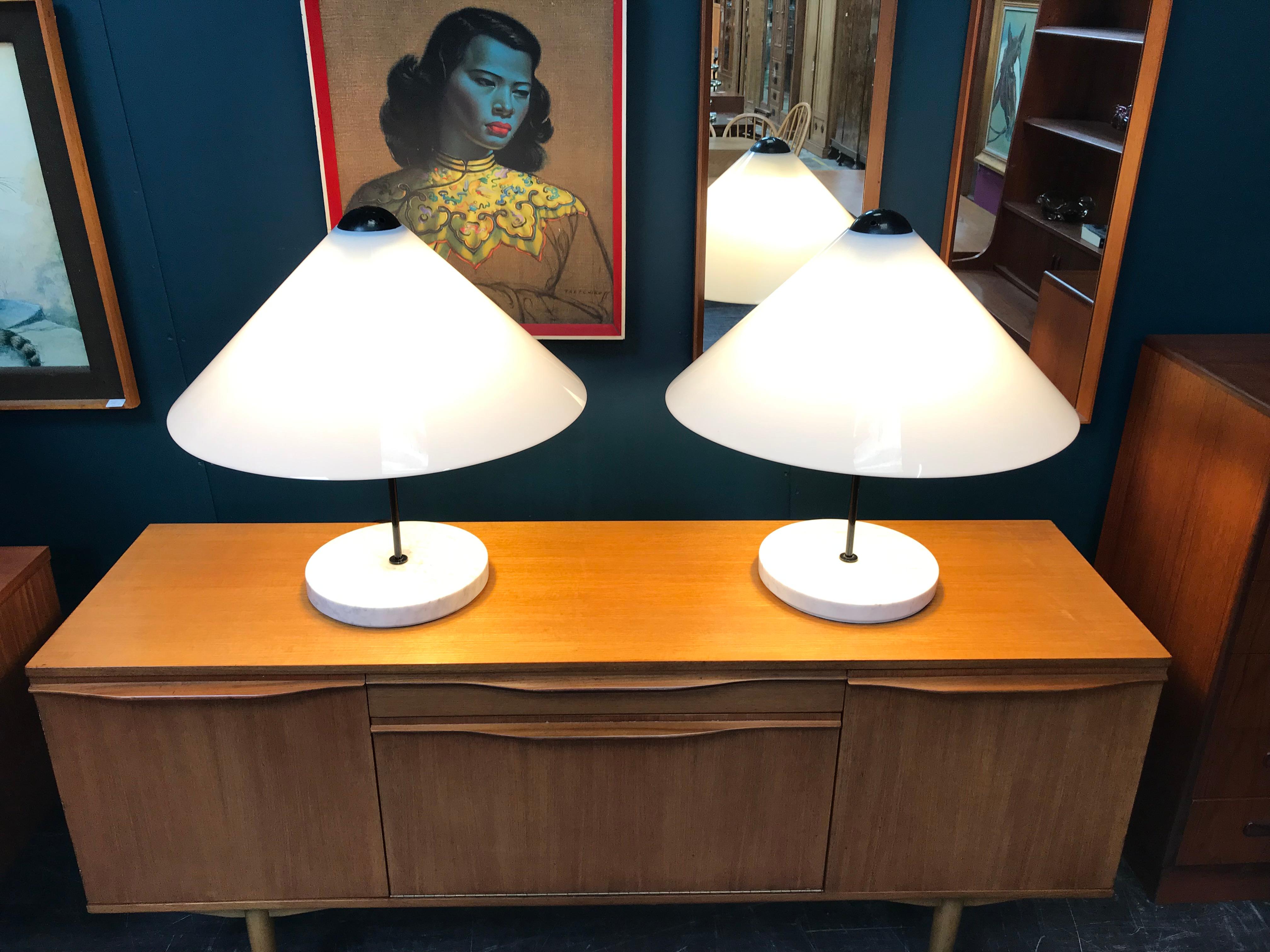 Pair of 'Snow' Italian Midcentury Table Lamps by Vico Magistretti for Oluce For Sale 4