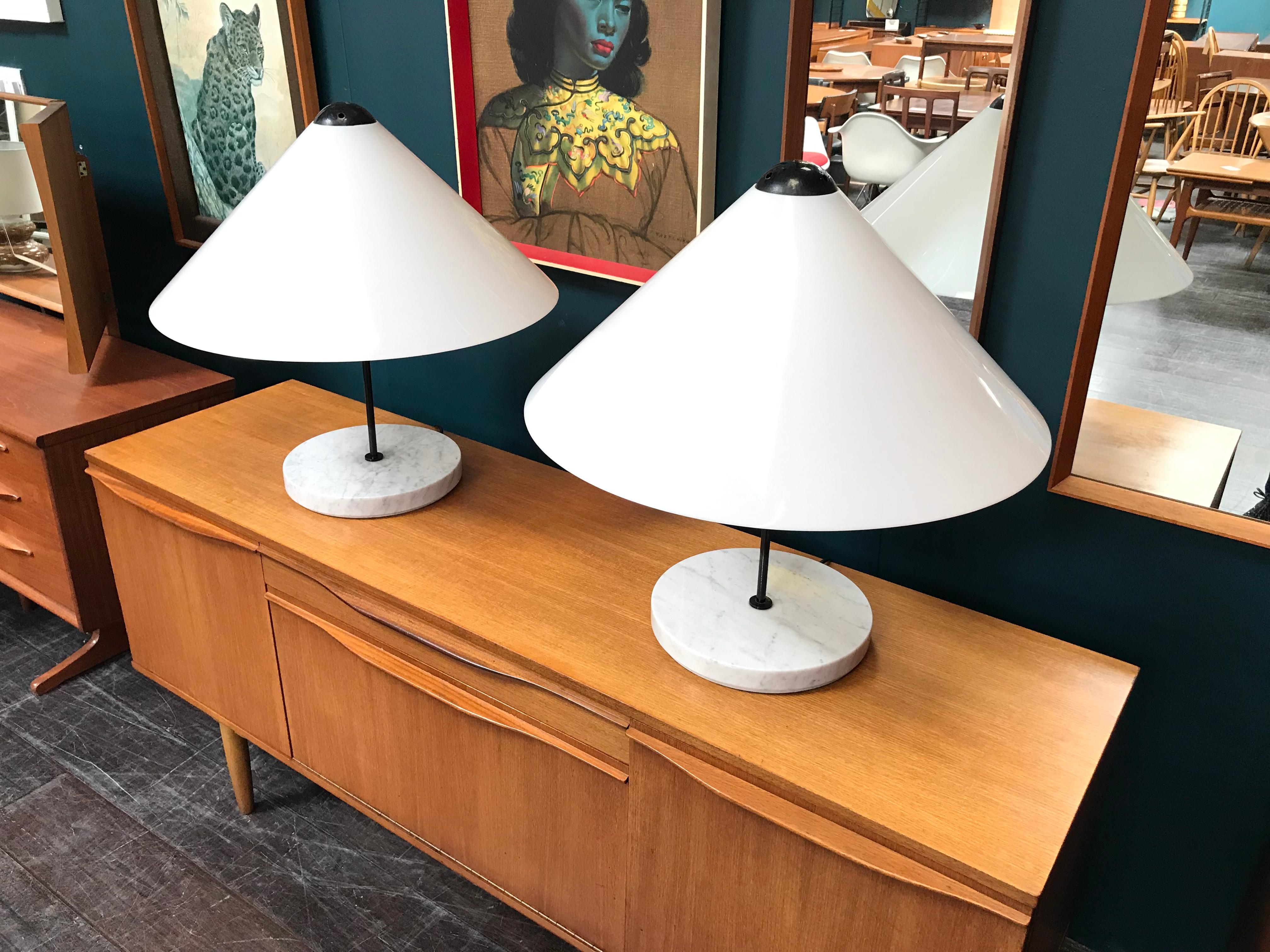 Pair of 'Snow' Italian Midcentury Table Lamps by Vico Magistretti for Oluce In Good Condition For Sale In Glasgow, GB