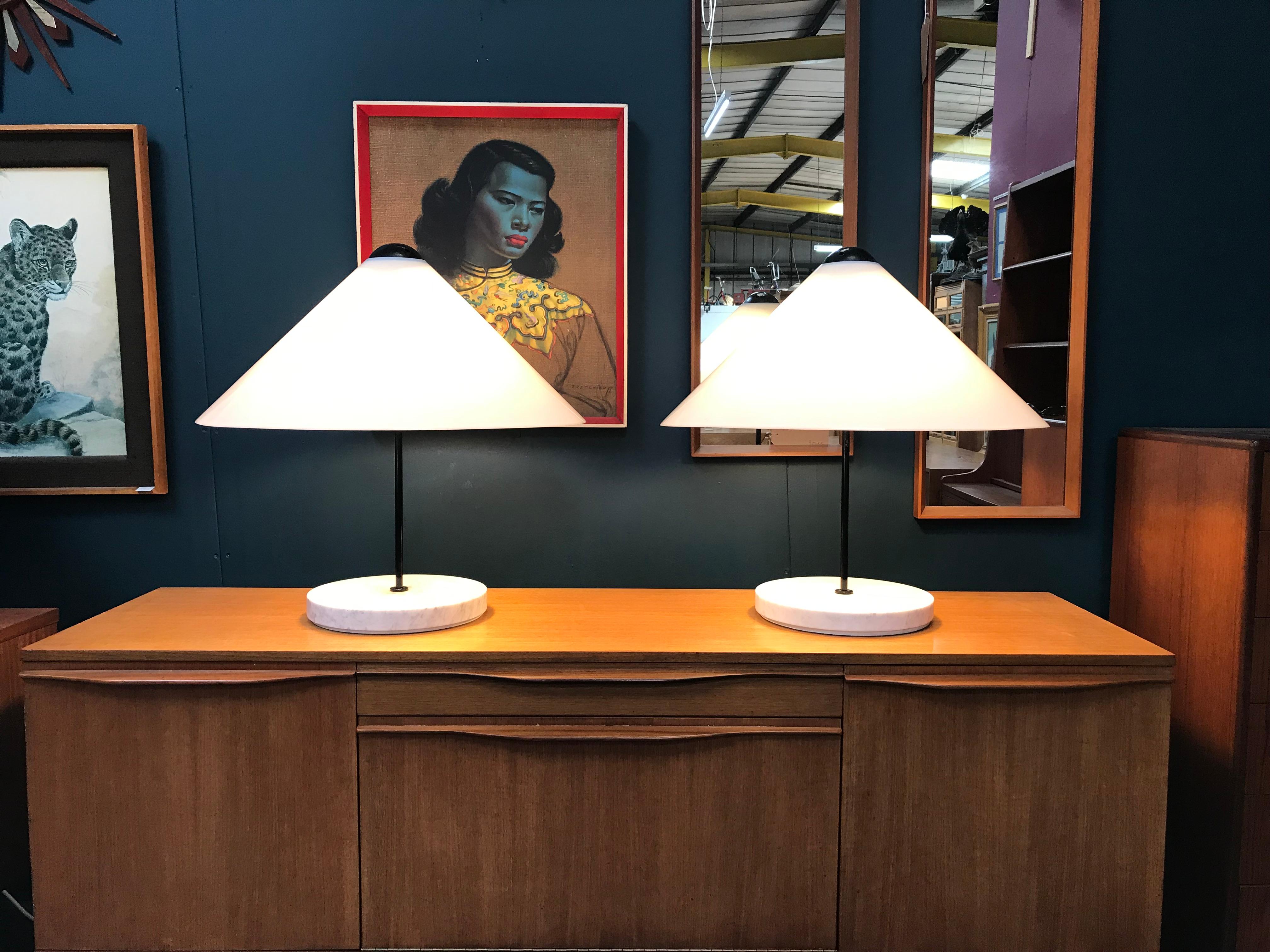 Metal Pair of 'Snow' Italian Midcentury Table Lamps by Vico Magistretti for Oluce For Sale