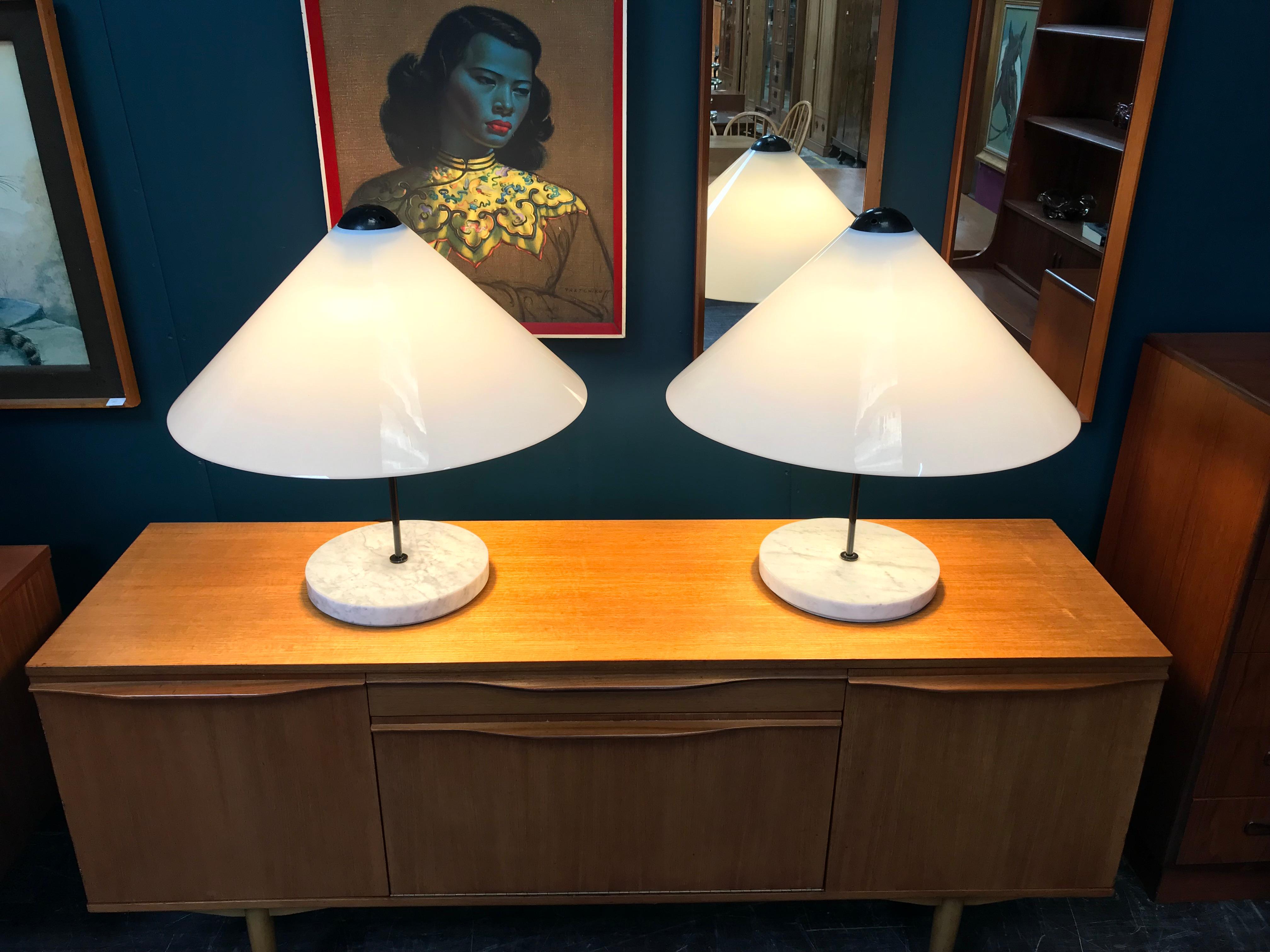 Pair of 'Snow' Italian Midcentury Table Lamps by Vico Magistretti for Oluce For Sale 3