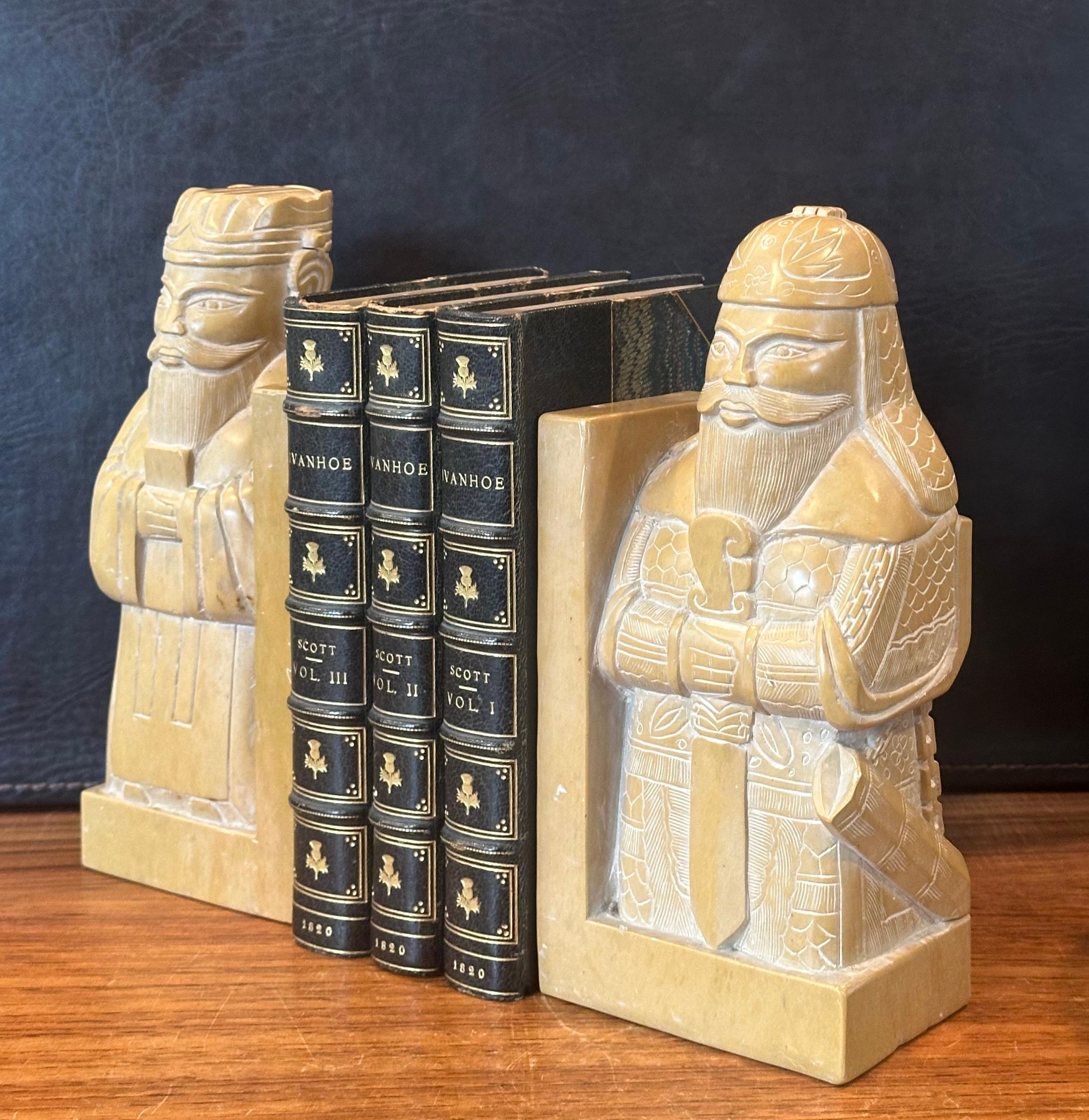 Paar chinesische Gelehrten-Buchstützen aus Speckstein  im Zustand „Gut“ im Angebot in San Diego, CA