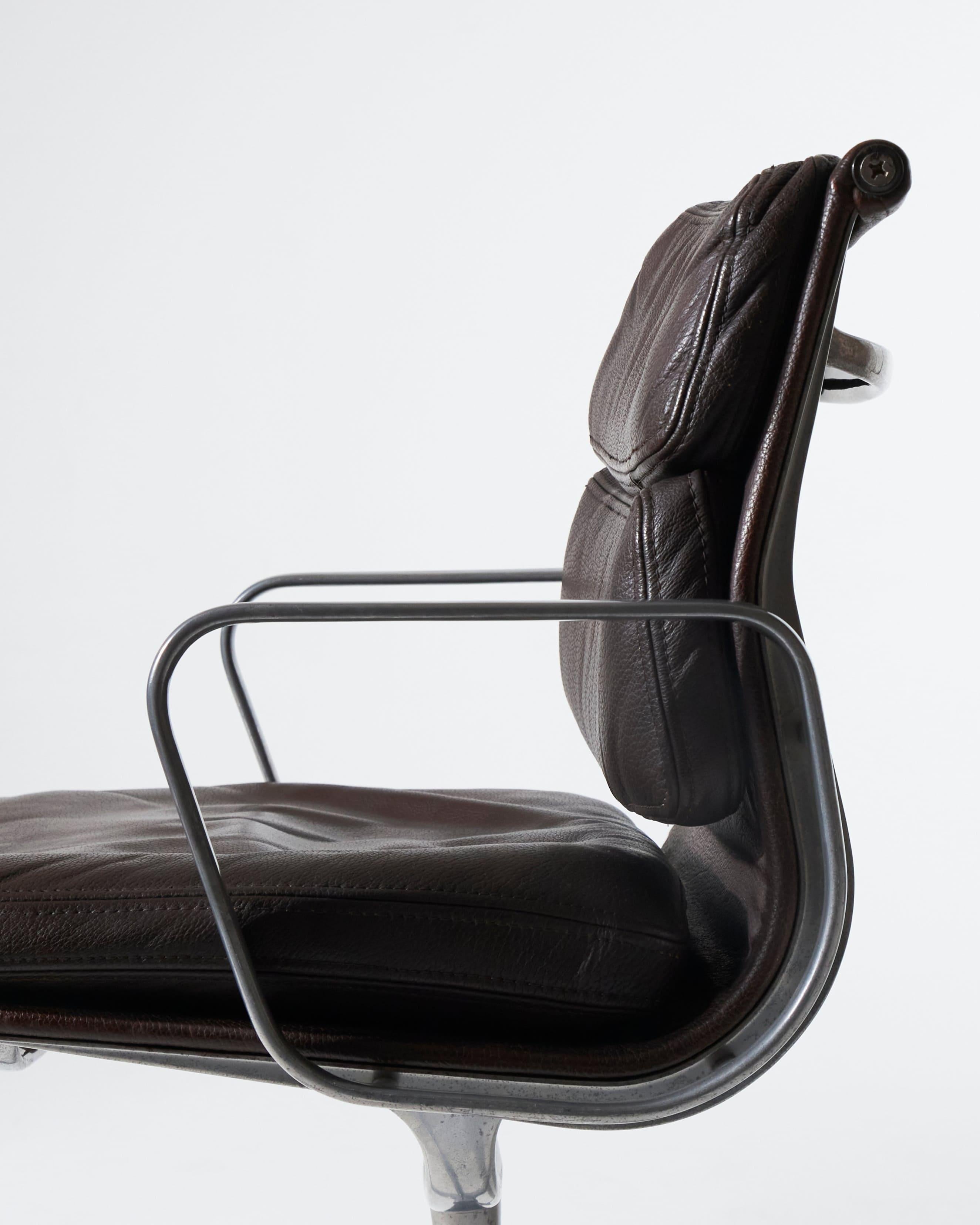 XX secolo Coppia di poltrone Sofa Pad in pelle marrone, Herman Miller, anni '70 in vendita