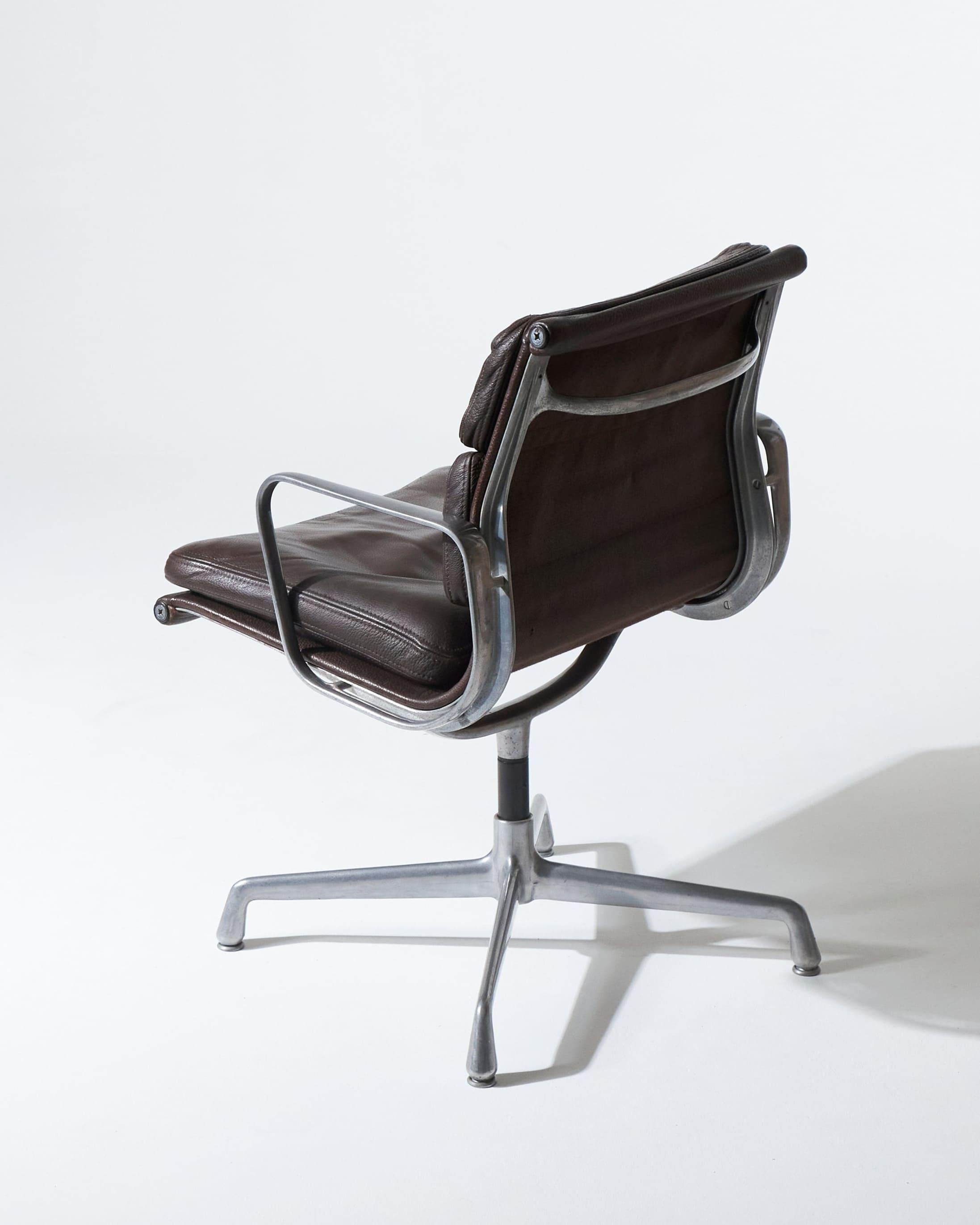 Alluminio Coppia di poltrone Sofa Pad in pelle marrone, Herman Miller, anni '70 in vendita