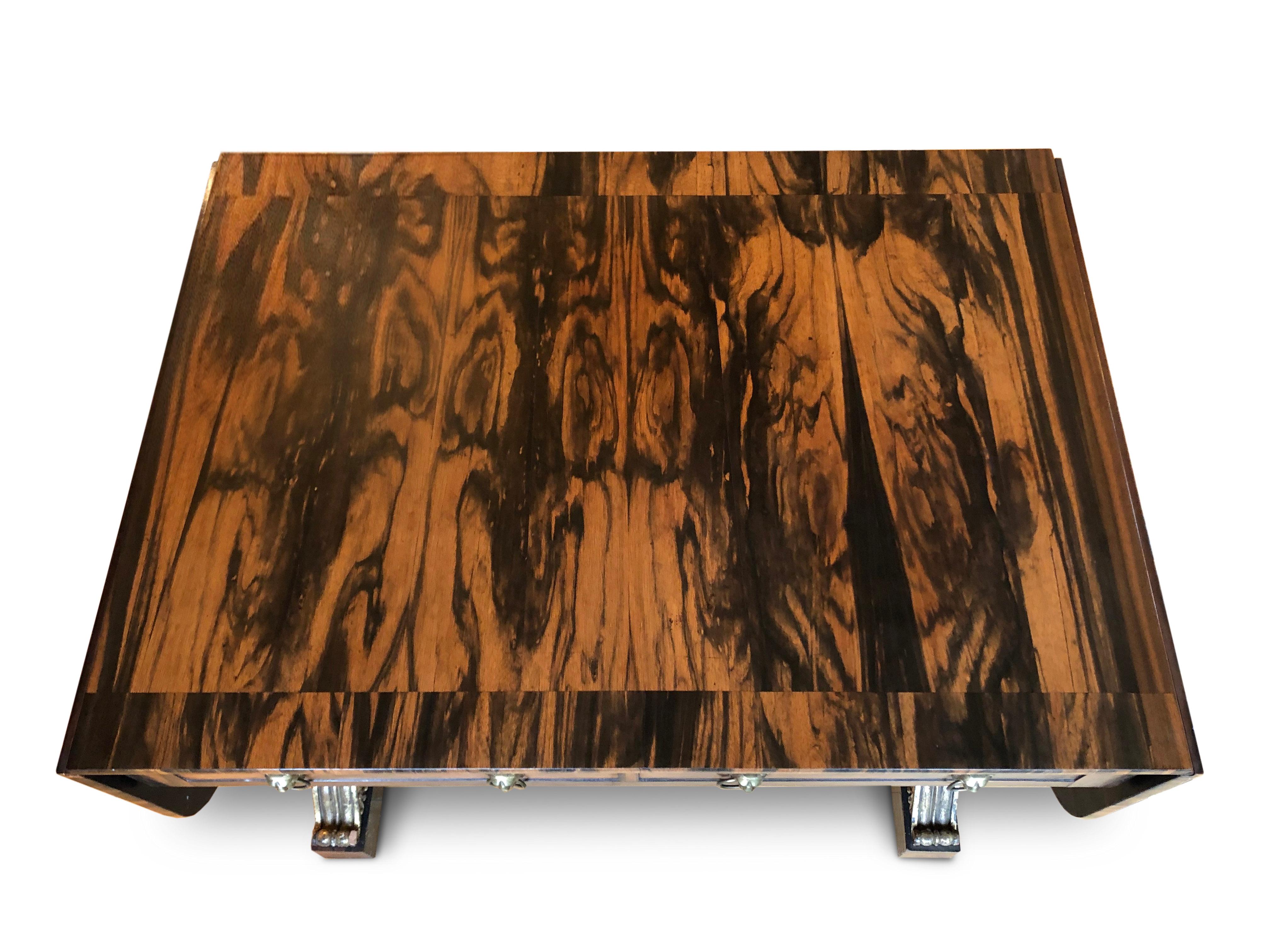 Pareja de Mesas de Sofá, Regencia Madera de Calamandro y Parcela Dorada. en Bueno estado para la venta en Uppingham, GB
