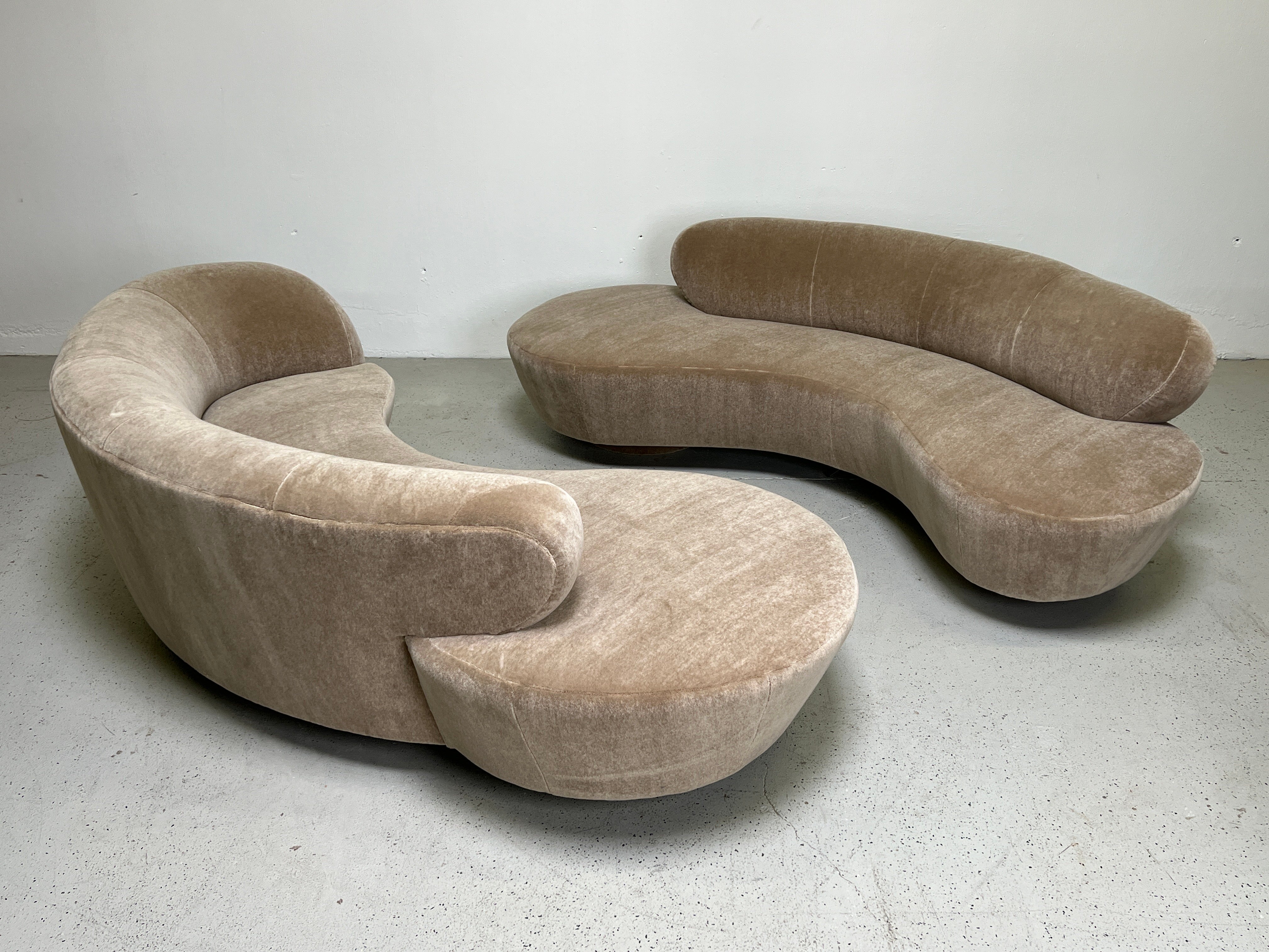 Pair of Sofas by Vladimir Kagan for Directional In Good Condition In Dallas, TX