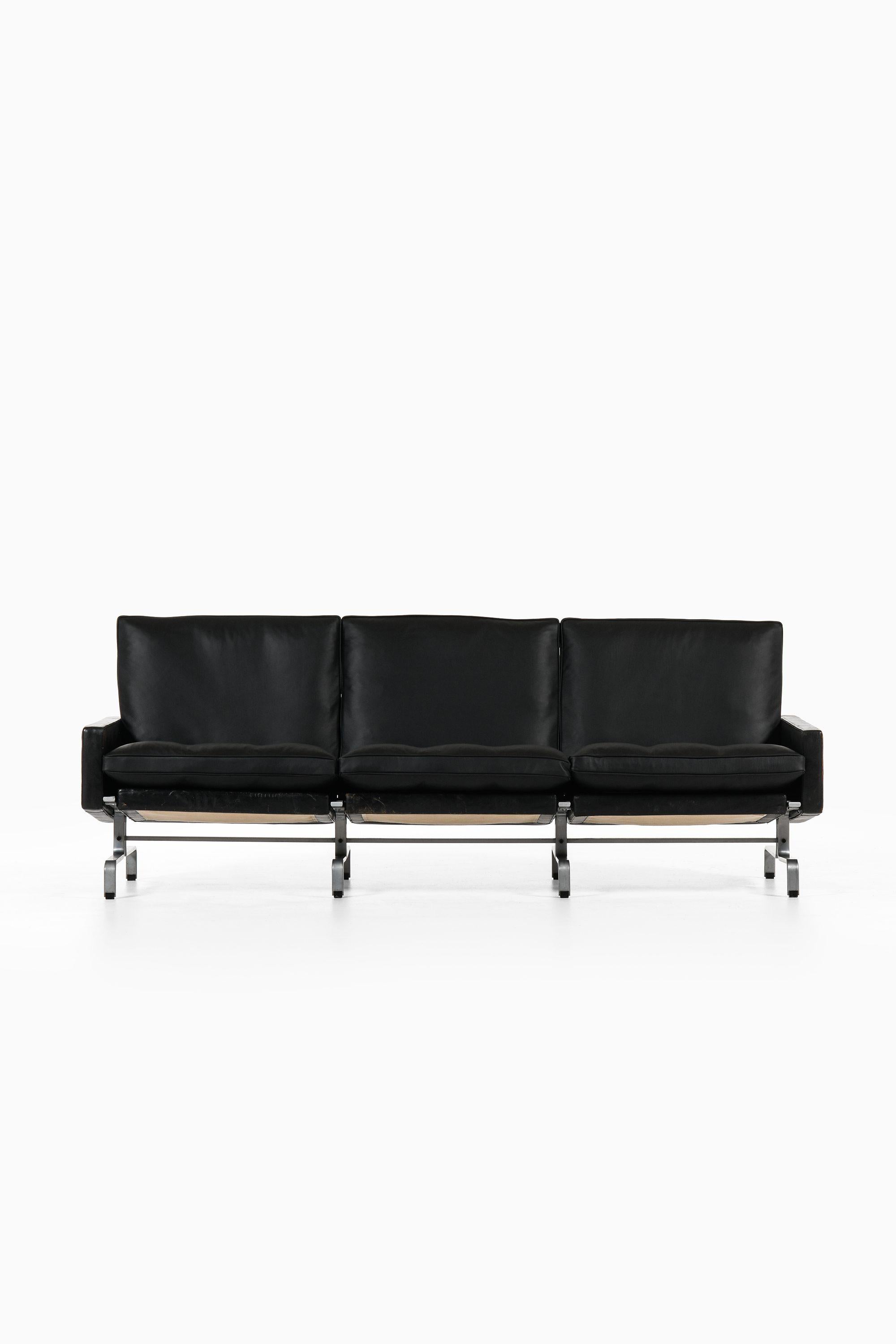 Scandinavian Modern Pair of Sofas in Black Leather and Flat Steel by Poul Kjærholm, 1958 For Sale