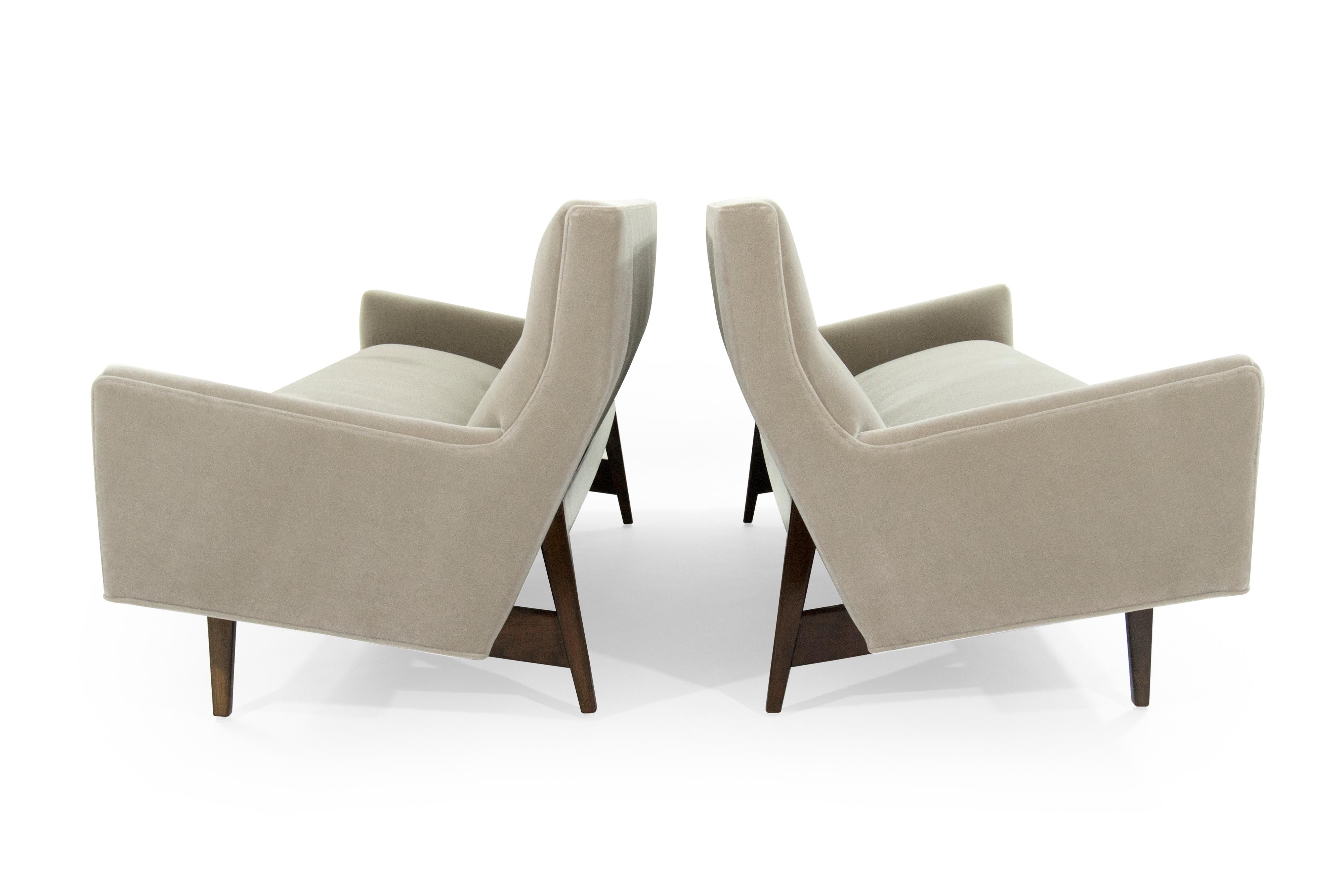 Mid-Century Modern Pair of Sofas in Natural Mohair by Jens Risom