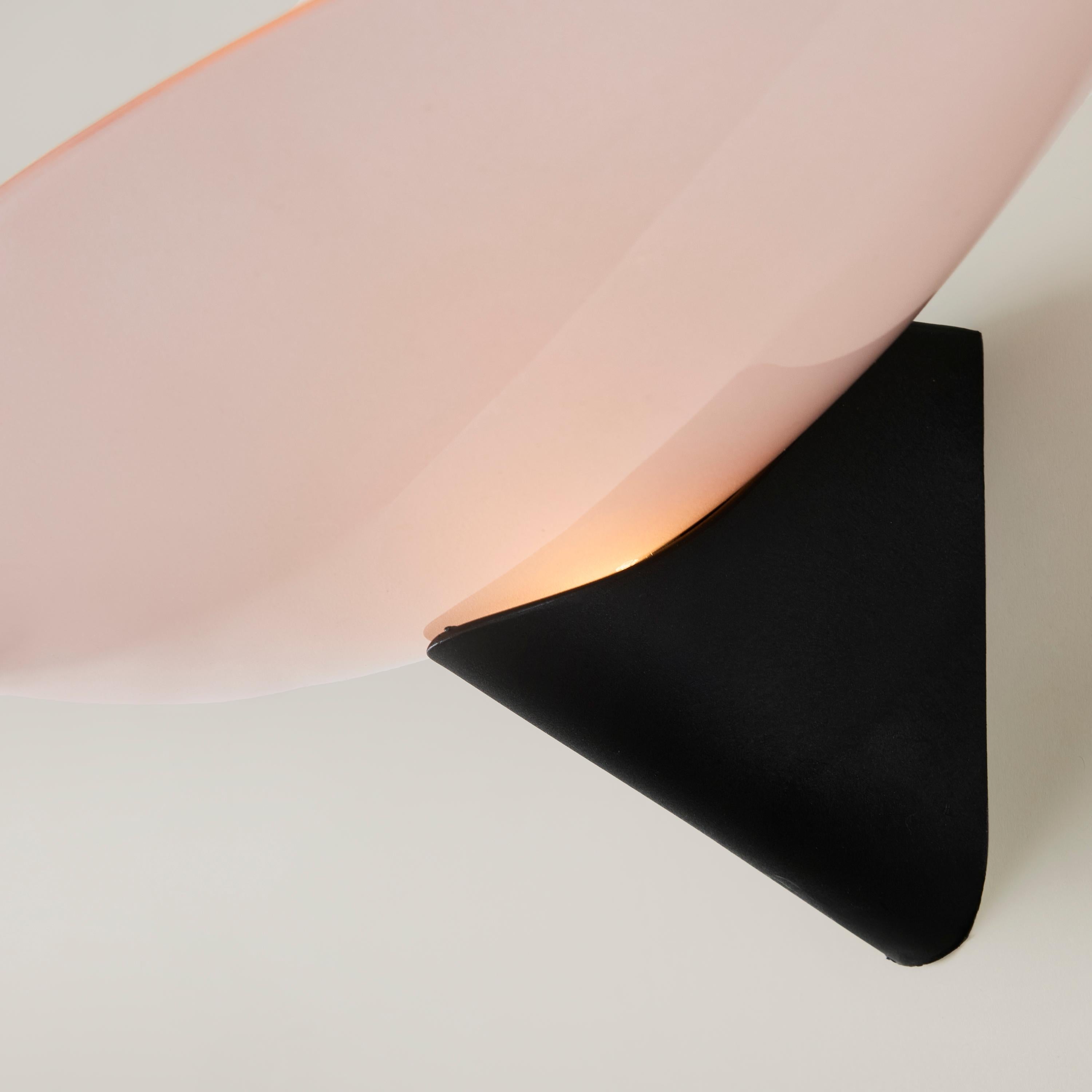 Fine XX secolo Coppia di applique 'Teo' in vetro di Murano rosa tenue degli anni '80 firmate da Federers in vendita