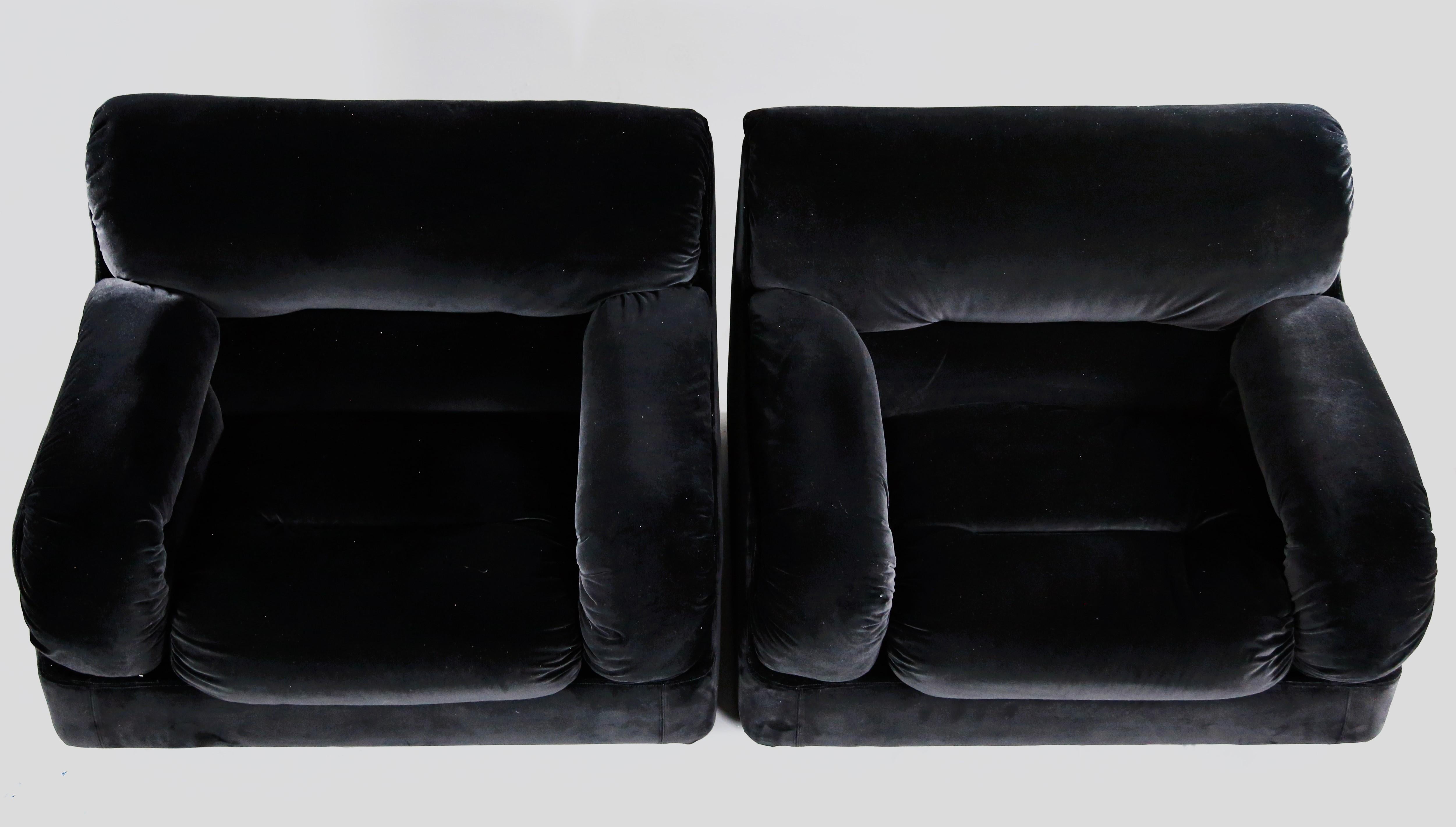 Pair of Soften armchairs by Titina Ammannati and Giampiero Vitelli for Rossi di Albizzate, Italy 1970s, completely restored and reupholstered in Hèrmes velvet.