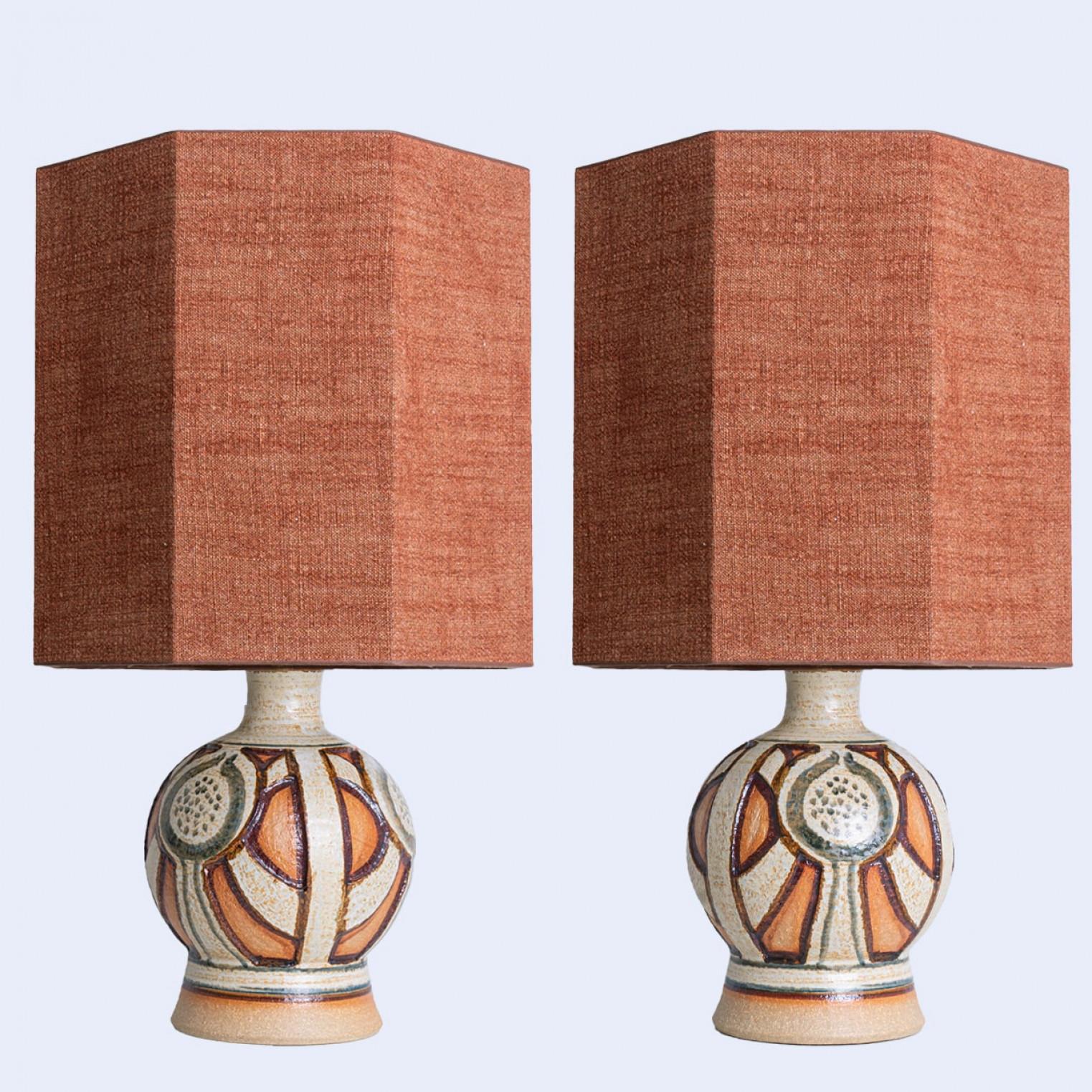 Ceramic table lamps by Soholm, Denmark, 1960s. This high-end sculptural piece is handmade ceramic in beige, brown and orange tones. With a new custom made brique octagonal silk lampshade with beige inner-shade by René Houben.

The lamp is in perfect