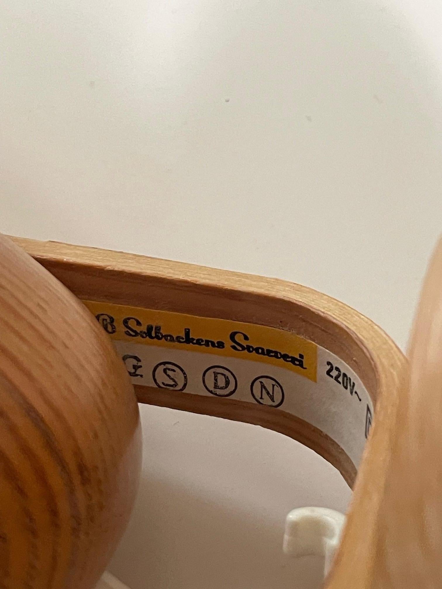 Paar Solbackens Svarveri Wandlampen aus Kiefer Schweden, 1970er Jahre im Angebot 1
