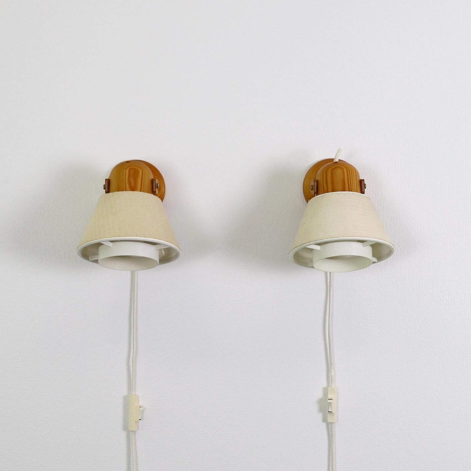 Paar Solbackens Svarveri Wandlampen aus Kiefer Schweden, 1970er Jahre (Ende des 20. Jahrhunderts) im Angebot