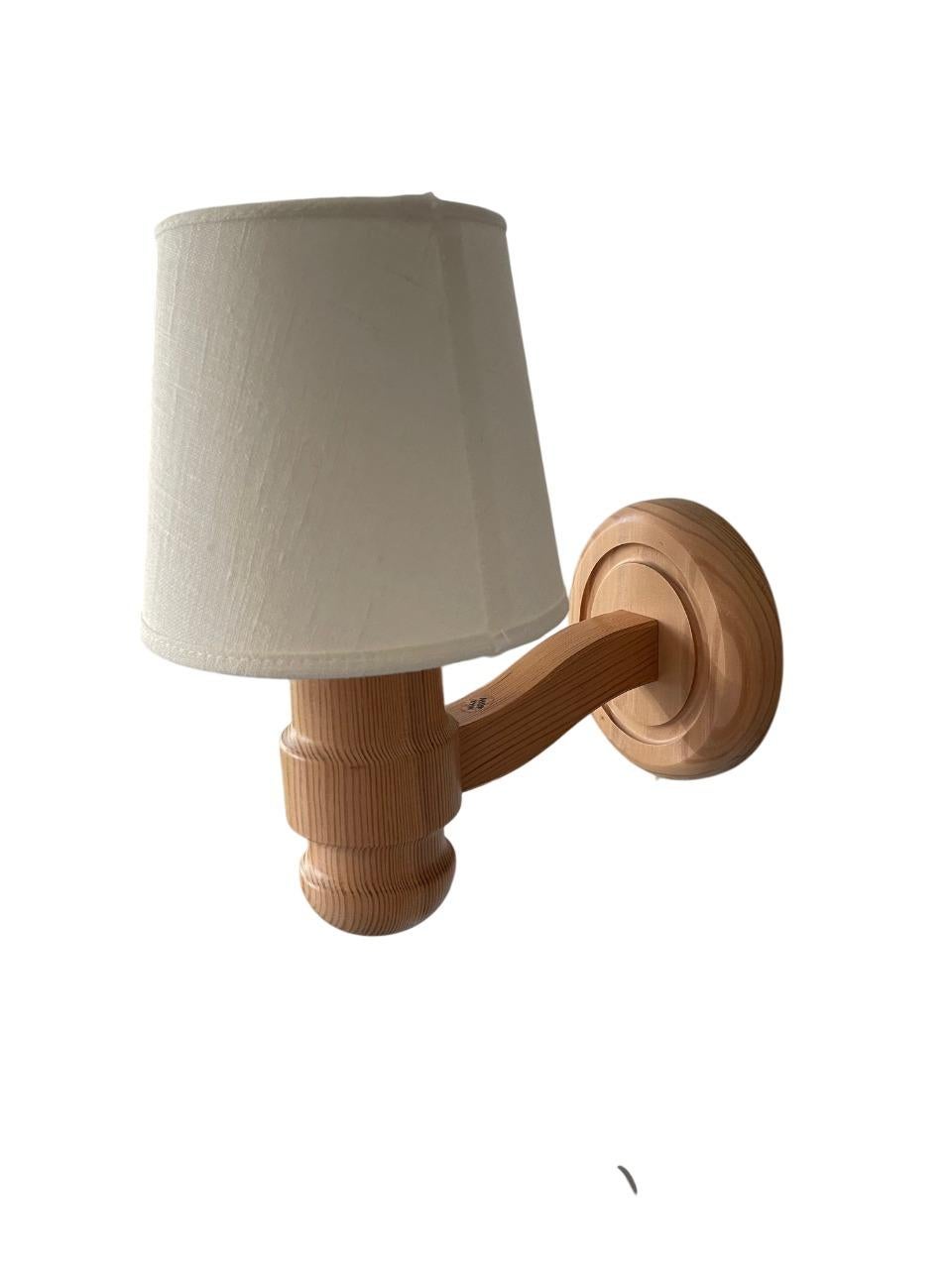 Paar Solbackens Svarveri Wandlampen aus Kiefer, Schweden, 1970er Jahre (Schwedisch) im Angebot