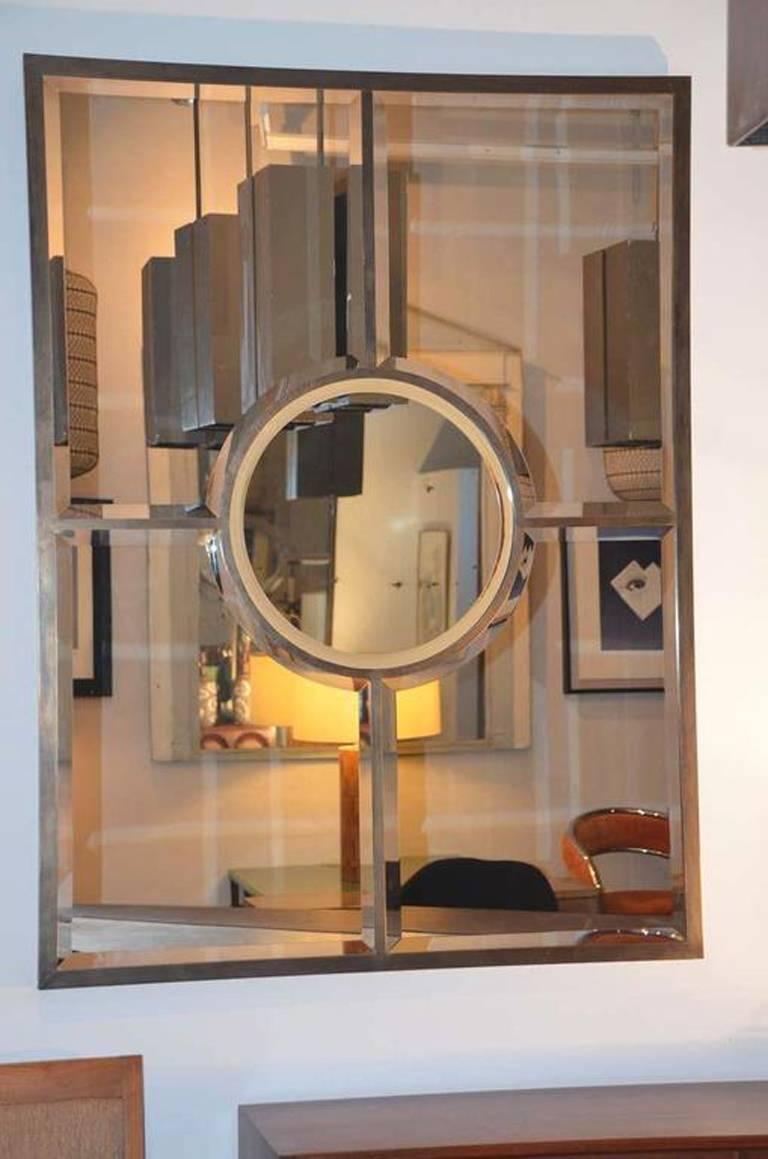 Paire de miroirs biseautés 'Quadrature' en laiton massif par Design Frères. Fabriqué à la main et patiné à Los Angeles par nos artisans qualifiés. Également vendu individuellement.
