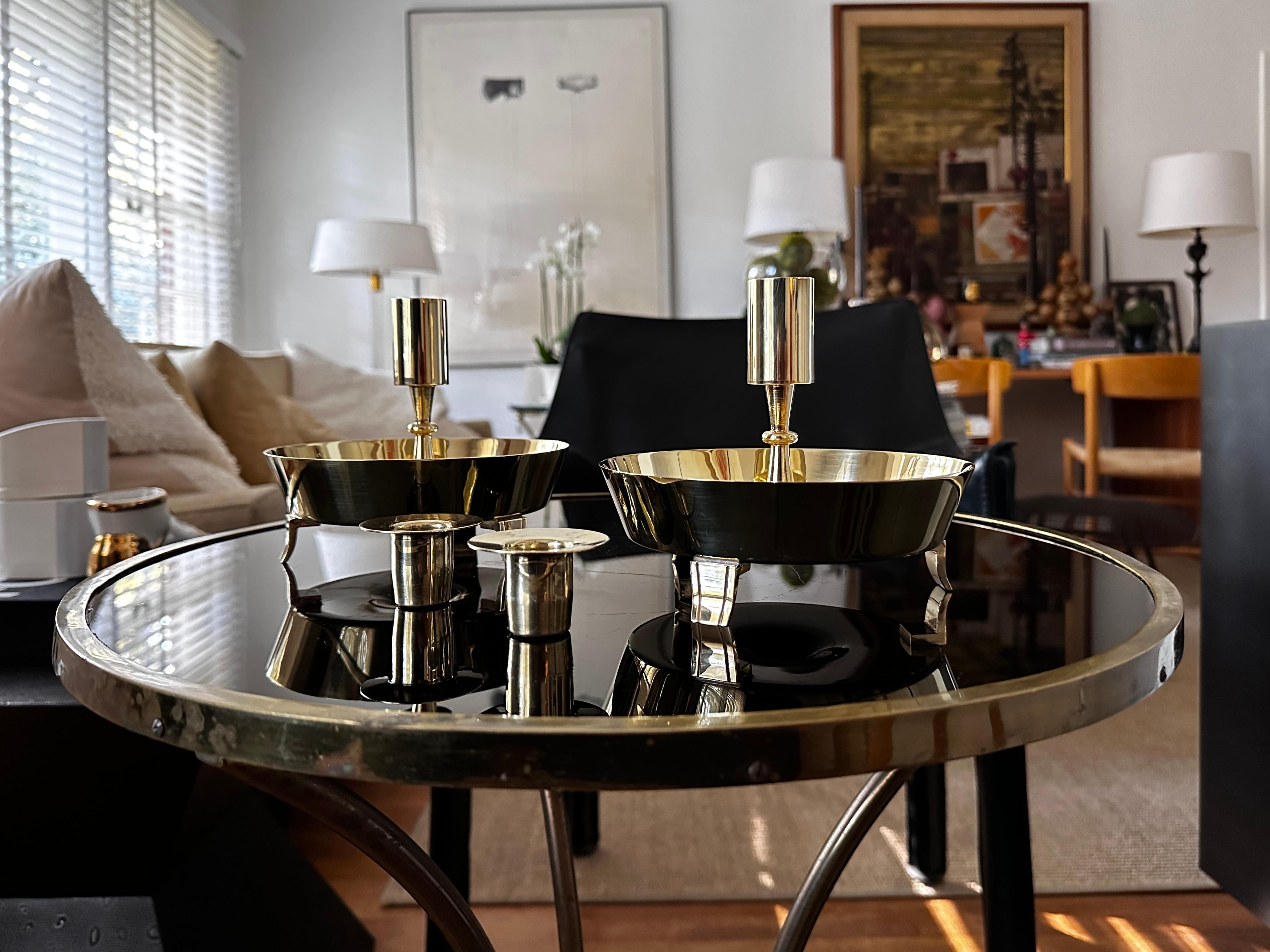Paire de chandeliers en laiton massif conçus par Tommi Parzinger pour Dorlyn en vente 4