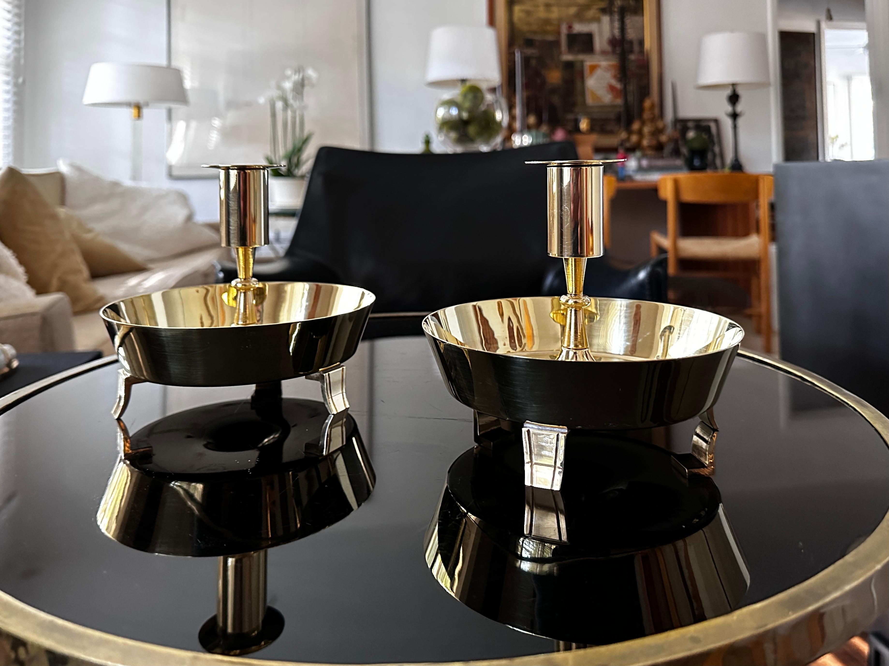 Paire de chandeliers en laiton massif conçus par Tommi Parzinger pour Dorlyn Bon état - En vente à Doraville, GA