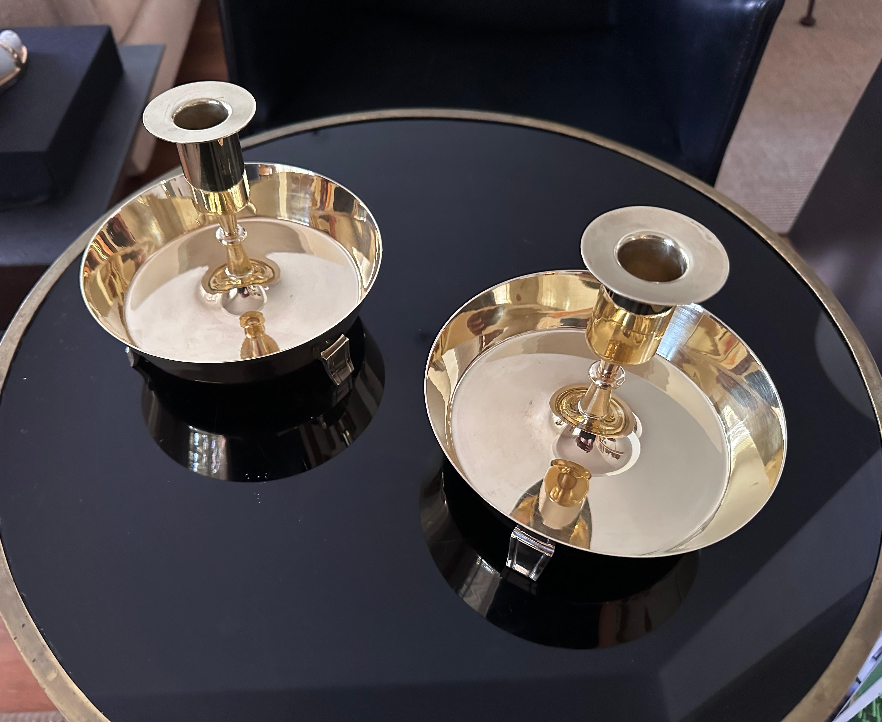 Laiton Paire de chandeliers en laiton massif conçus par Tommi Parzinger pour Dorlyn en vente