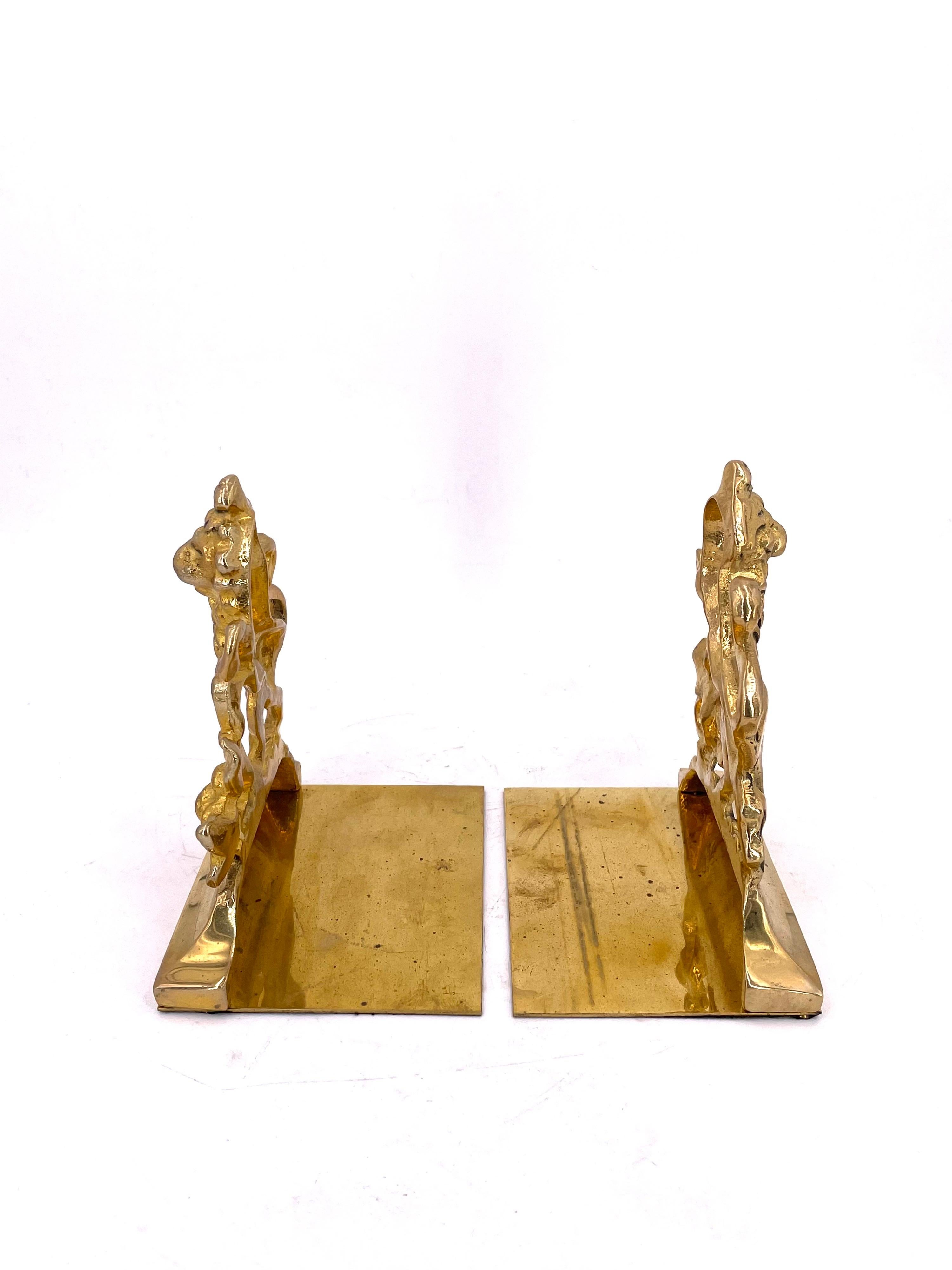 Elegant pair of solid brass English rampant lion bookends, circa 1970's.