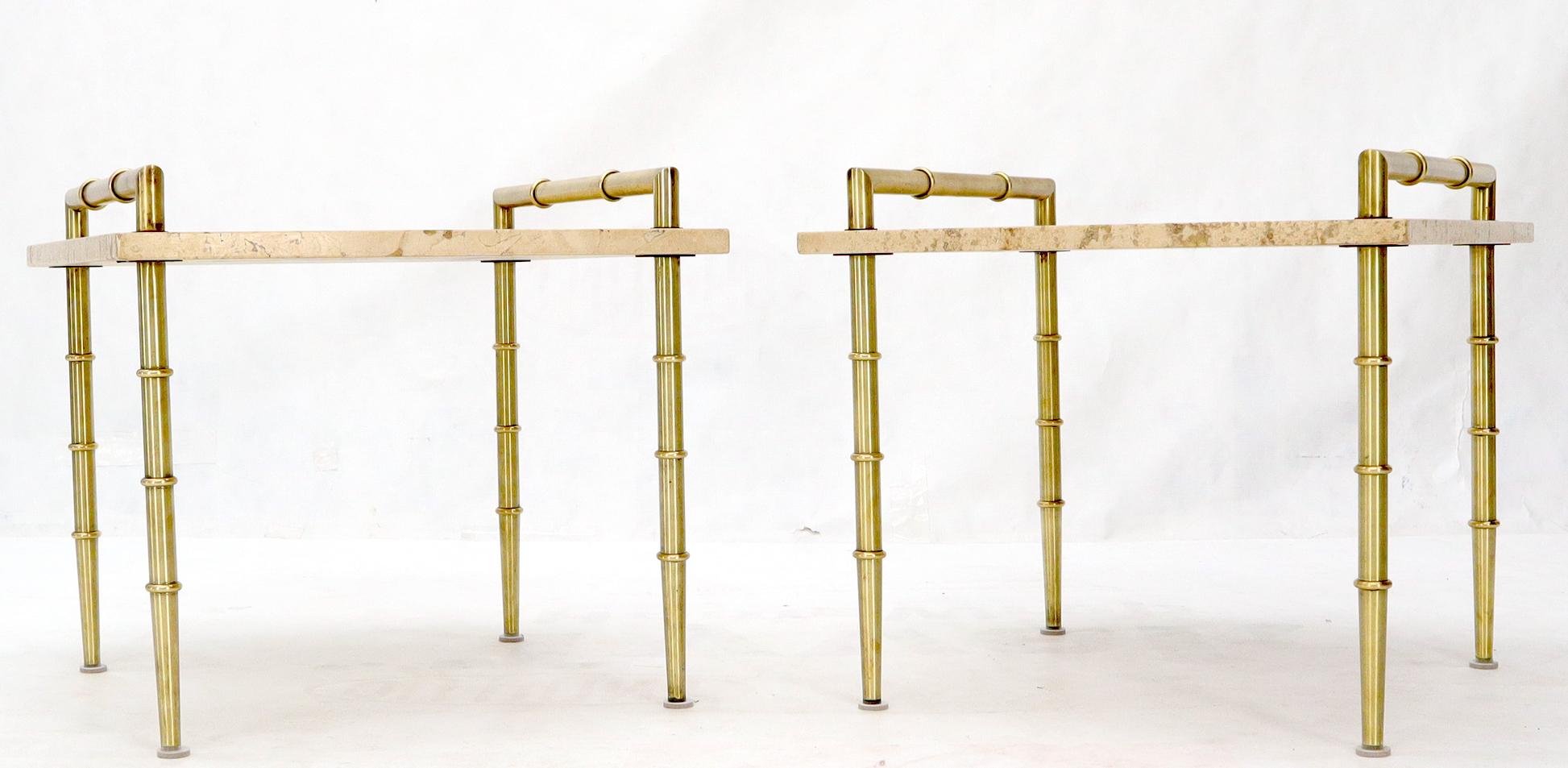 Paire de tables d'appoint à pieds fuselés en laiton massif et faux bambou avec plateau en travertin en vente 3