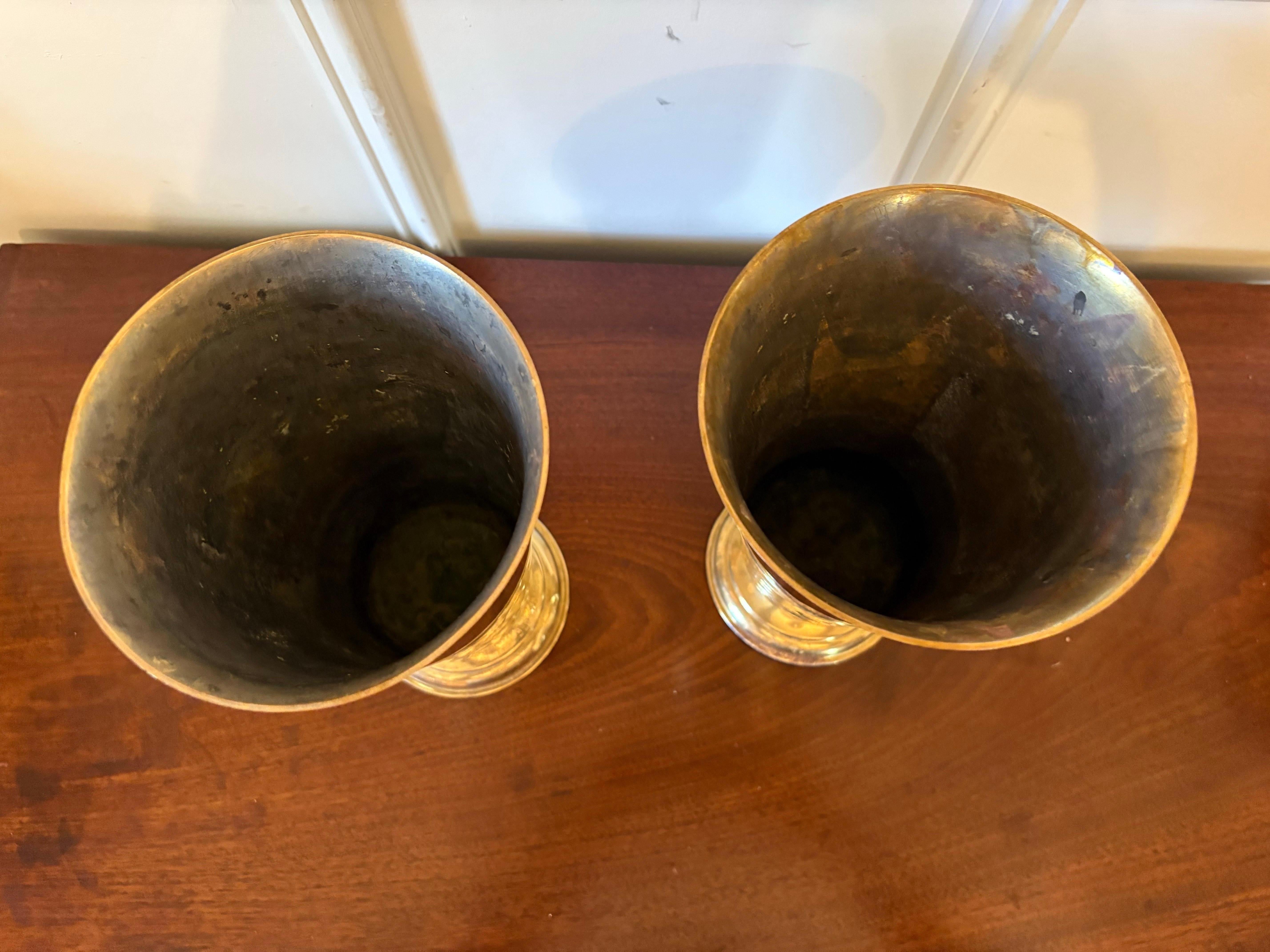 Américain Paire de vases floraux en laiton massif par Gorham CO, milieu du 20e siècle en vente