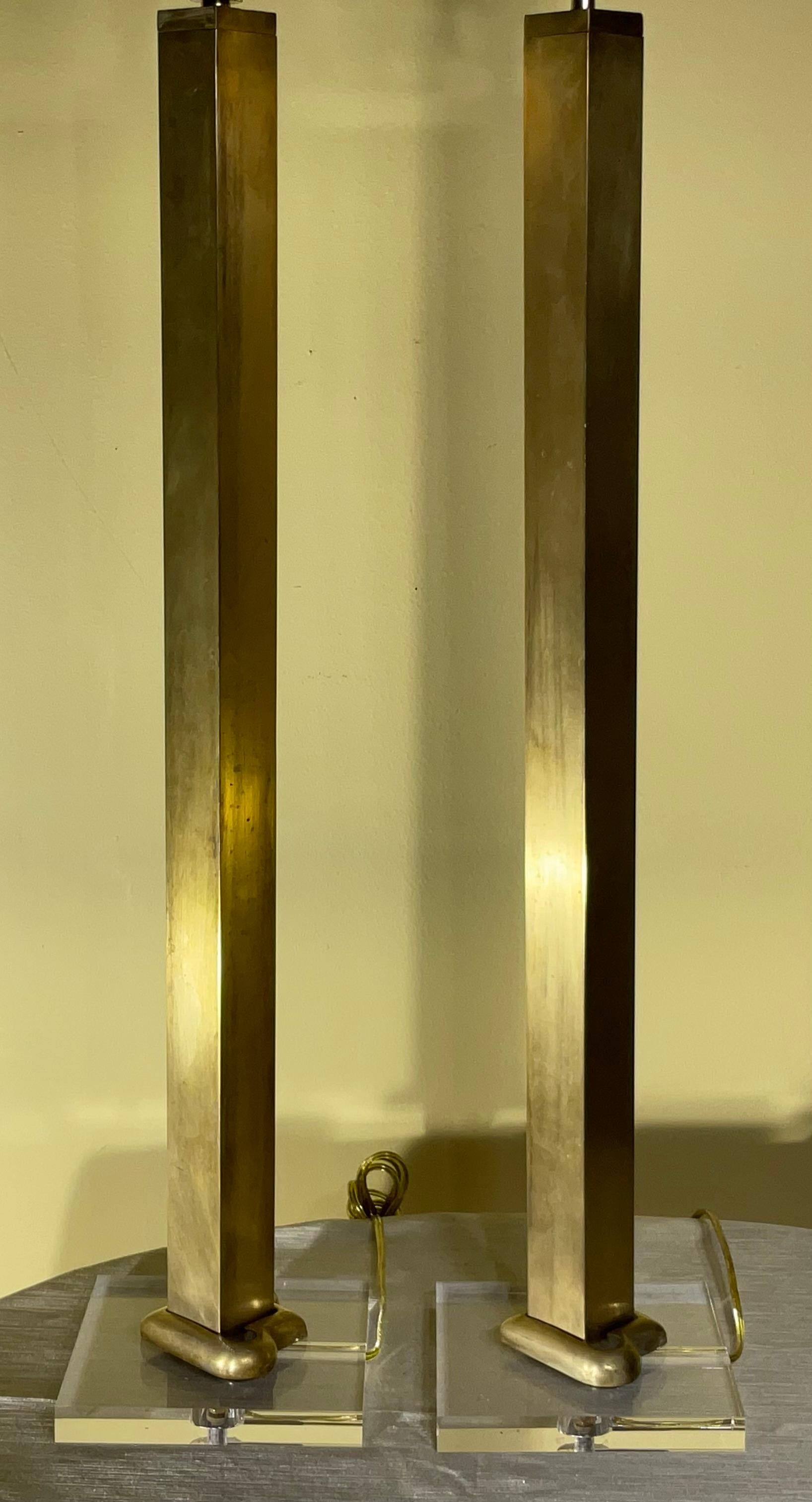 Paire de lampes de table en laiton massif en vente 5