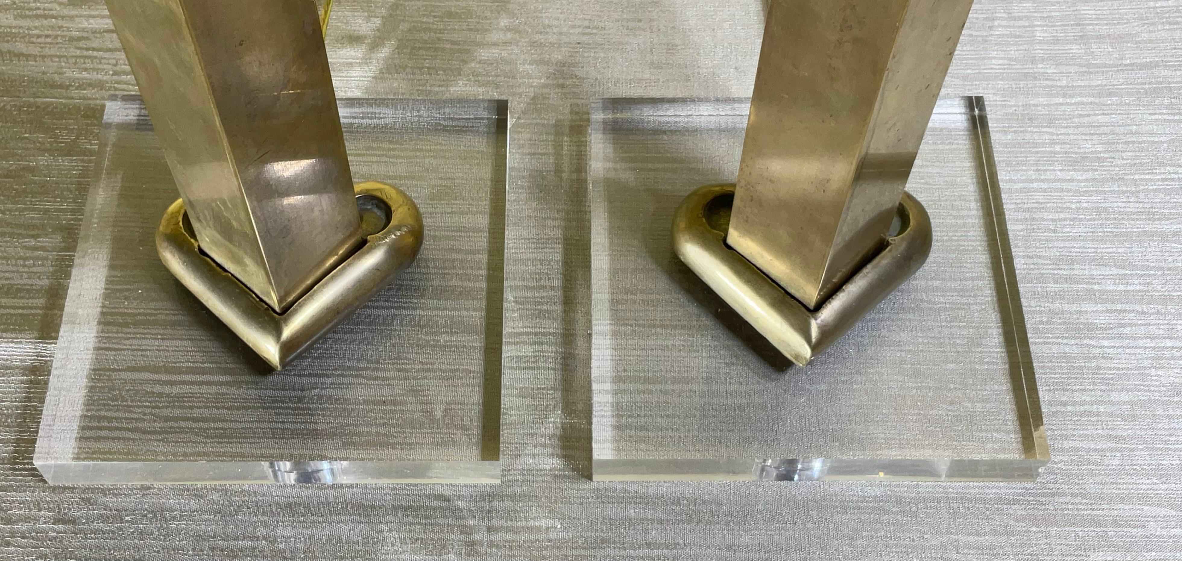 Paire de lampes de table en laiton massif en vente 8