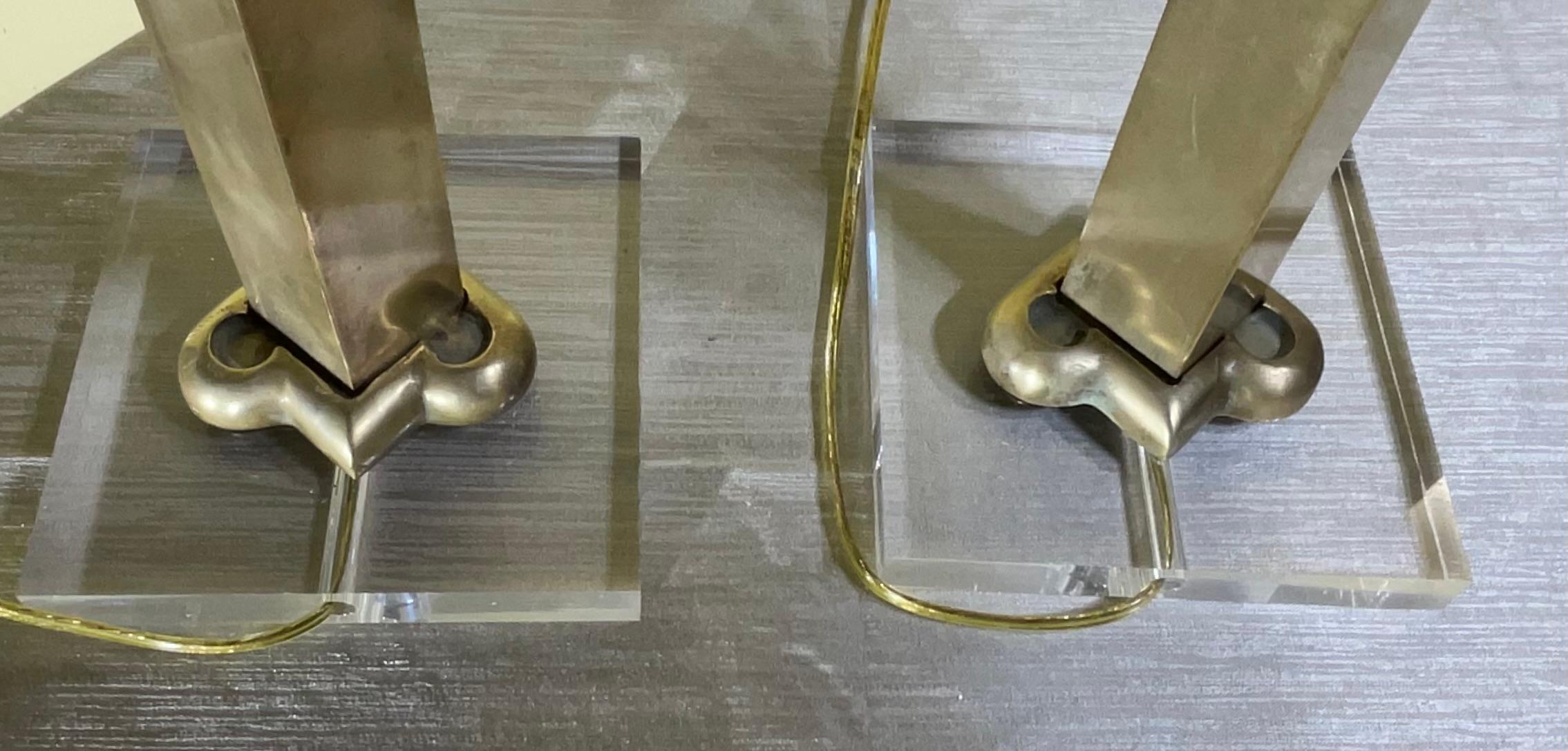 Paire de lampes de table en laiton massif en vente 9