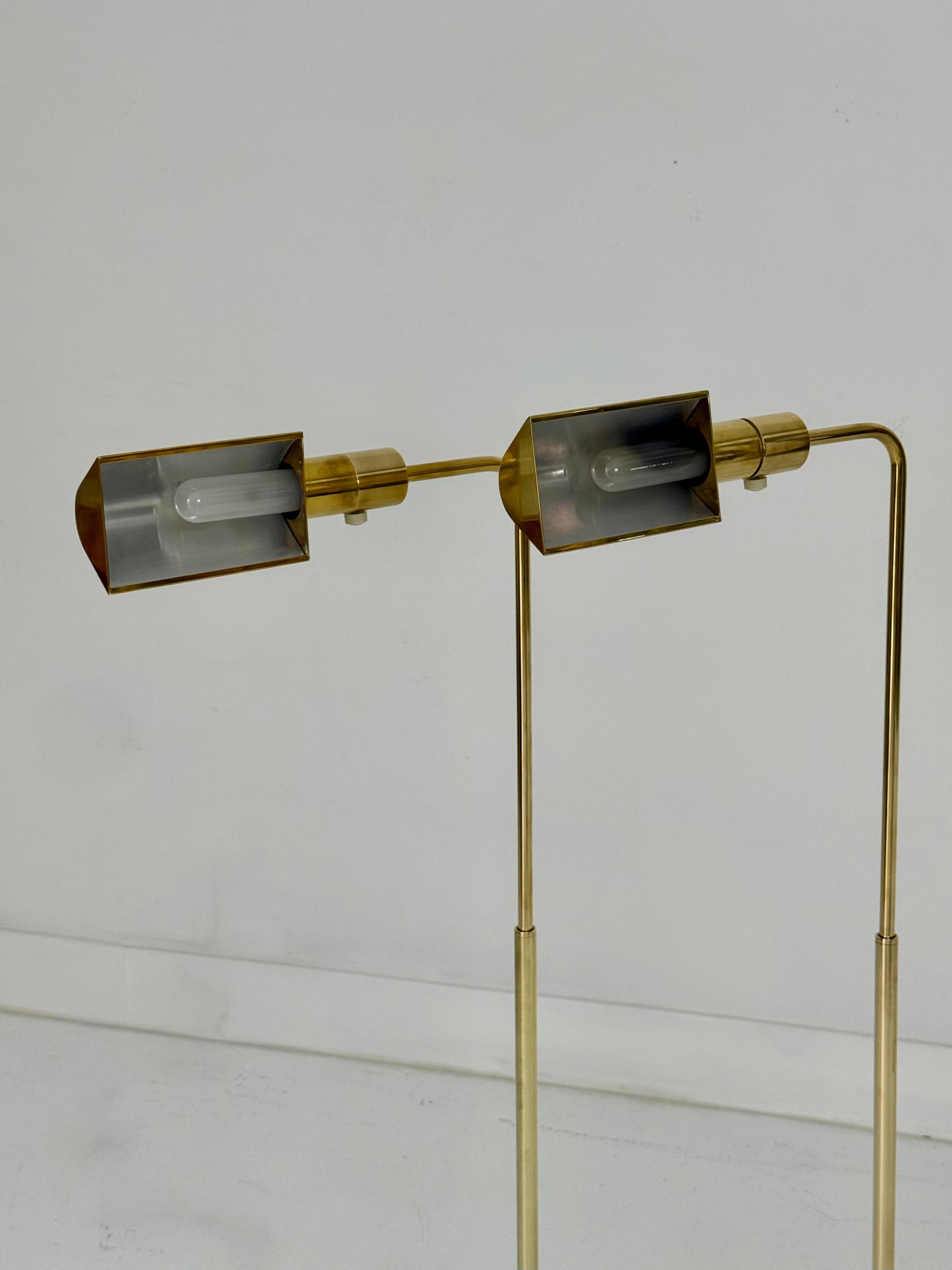 Américain Paire de lampes de travail en laiton massif par Cassella Lamps, San Francisco en vente