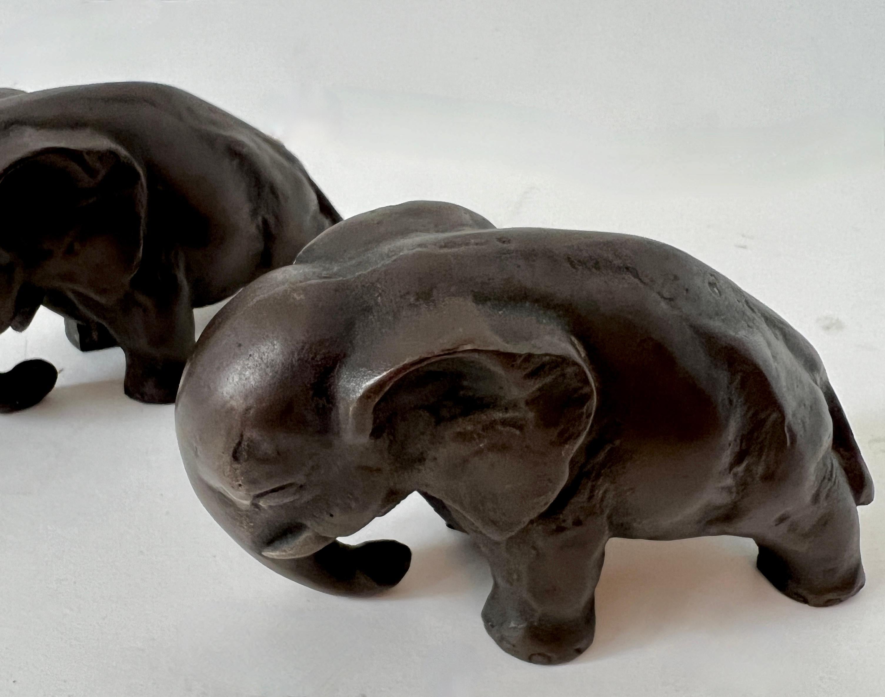Paire de serre-livres éléphants en bronze massif en vente 2