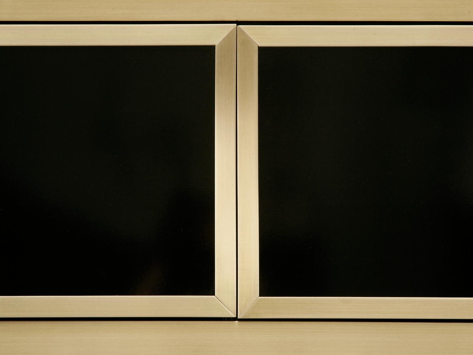 Coppia di Buffet o Mobiletti da bagno in bronzo massiccio e smalto vitreo In condizioni Nuovo in vendita a Chicago, IL